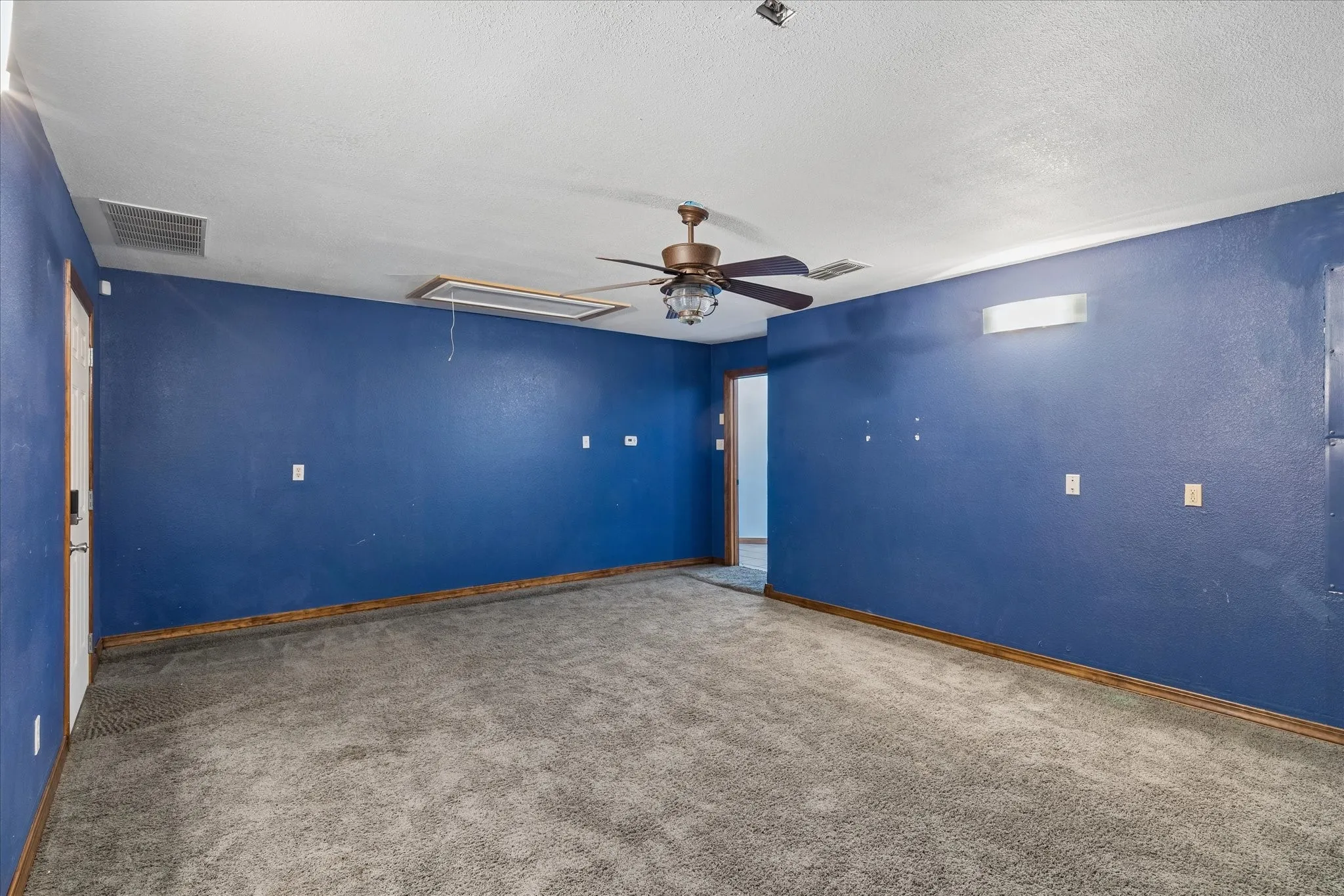 Single Family Residence For Sale in Tarrant County , 3750 Kennedale New Hope Road, Kennedale, Texas 76060, 4 Bedroom, 2 Bathroom, 4 Garage spaces, 2,598 Sqft, built in 1995, mls#21364995, Real Estate Agent in Kennedale, Homes For Sale in Tarrant county, Homes For Sale in Kennedale, Realtor in Kennedale Texas, Real Estate Brokerage Independent Realty Texas, Luminita Cordes Realtor