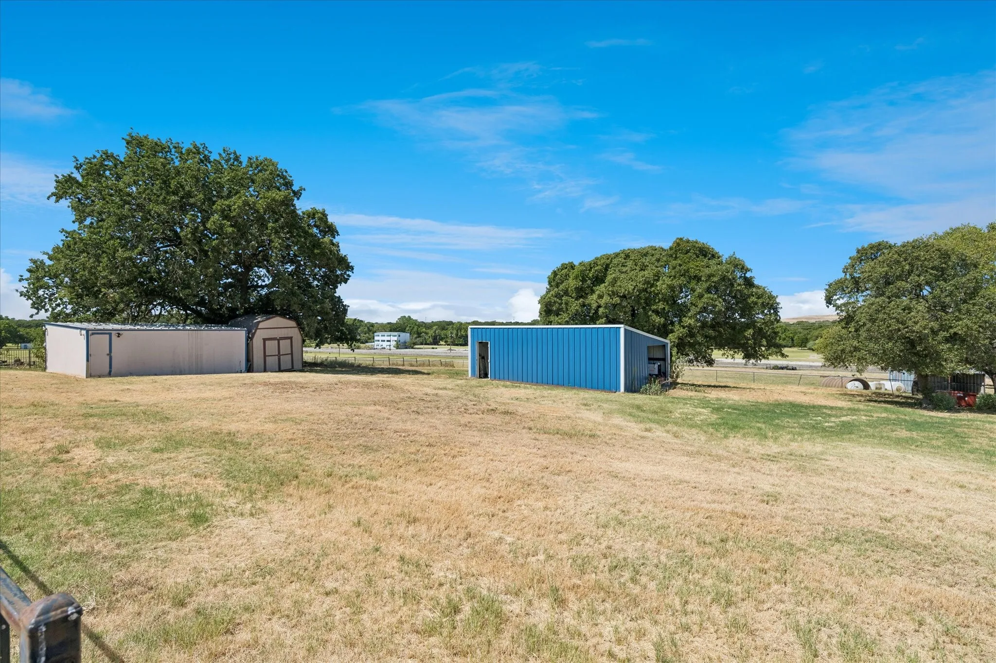 Single Family Residence For Sale in Tarrant County , 3750 Kennedale New Hope Road, Kennedale, Texas 76060, 4 Bedroom, 2 Bathroom, 4 Garage spaces, 2,598 Sqft, built in 1995, mls#21364995, Real Estate Agent in Kennedale, Homes For Sale in Tarrant county, Homes For Sale in Kennedale, Realtor in Kennedale Texas, Real Estate Brokerage Independent Realty Texas, Luminita Cordes Realtor