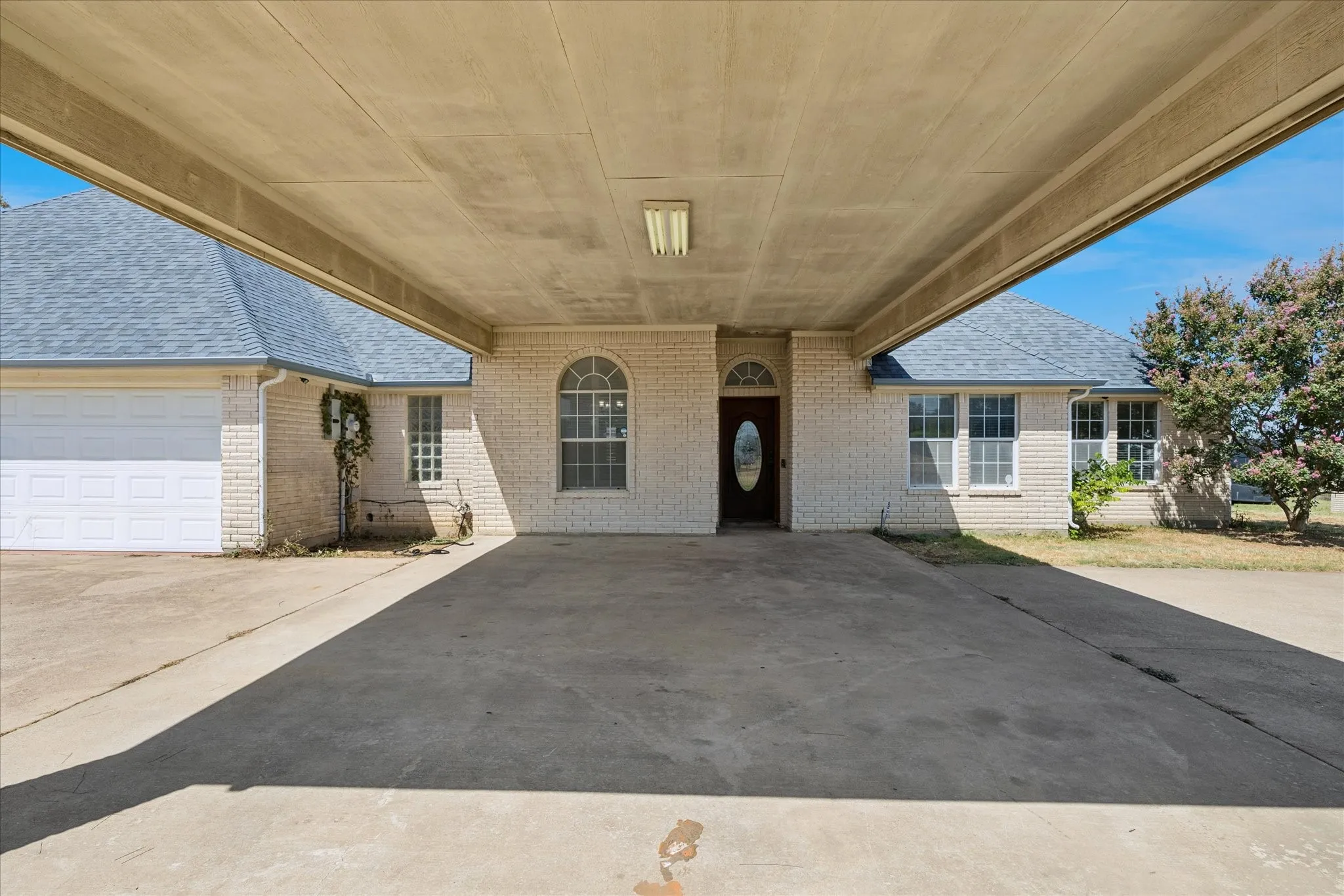 Single Family Residence For Sale in Tarrant County , 3750 Kennedale New Hope Road, Kennedale, Texas 76060, 4 Bedroom, 2 Bathroom, 4 Garage spaces, 2,598 Sqft, built in 1995, mls#21364995, Real Estate Agent in Kennedale, Homes For Sale in Tarrant county, Homes For Sale in Kennedale, Realtor in Kennedale Texas, Real Estate Brokerage Independent Realty Texas, Luminita Cordes Realtor