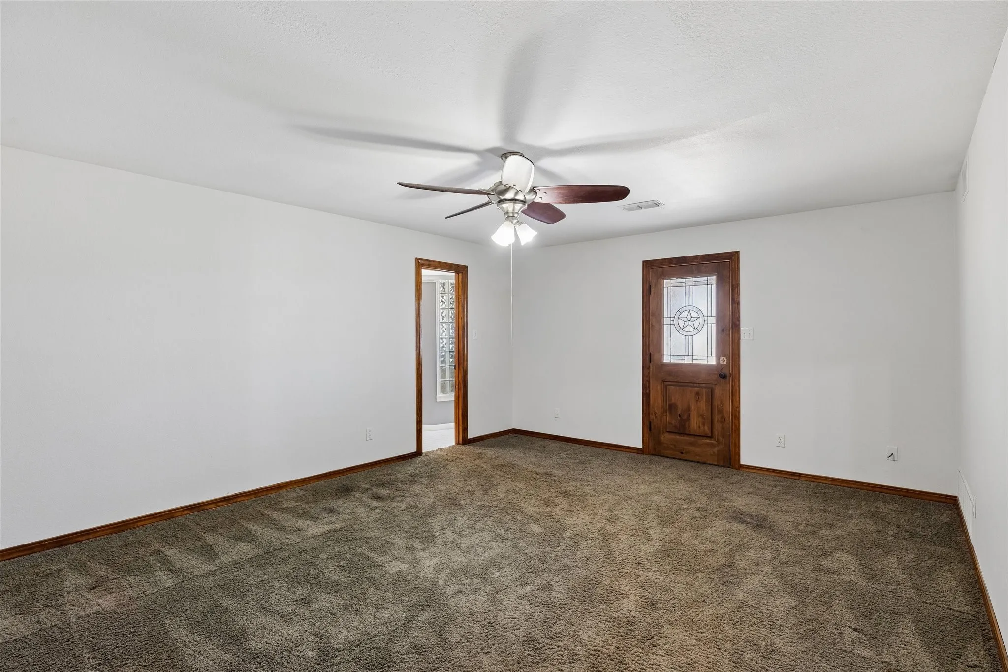 Single Family Residence For Sale in Tarrant County , 3750 Kennedale New Hope Road, Kennedale, Texas 76060, 4 Bedroom, 2 Bathroom, 4 Garage spaces, 2,598 Sqft, built in 1995, mls#21364995, Real Estate Agent in Kennedale, Homes For Sale in Tarrant county, Homes For Sale in Kennedale, Realtor in Kennedale Texas, Real Estate Brokerage Independent Realty Texas, Luminita Cordes Realtor