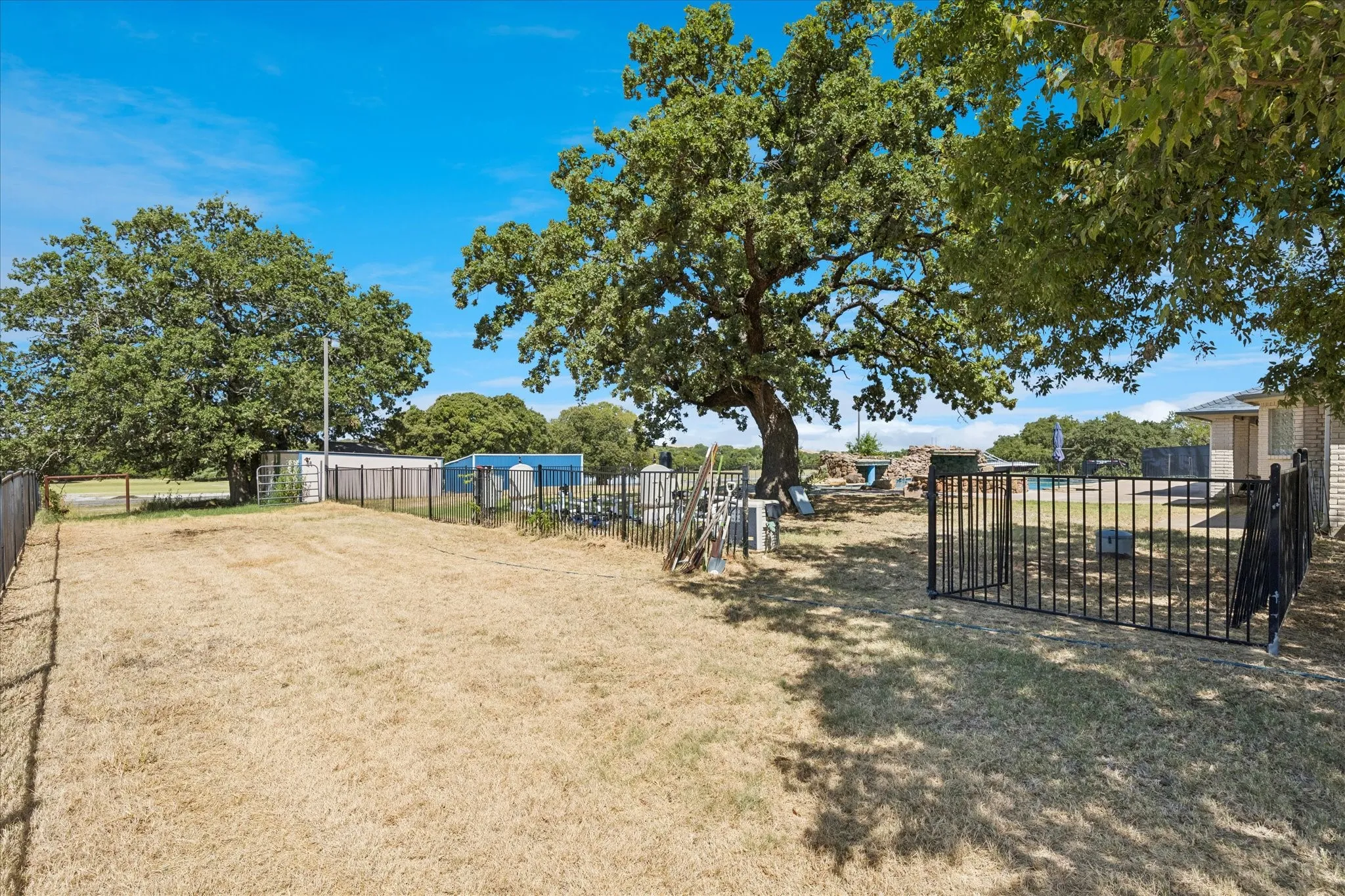 Single Family Residence For Sale in Tarrant County , 3750 Kennedale New Hope Road, Kennedale, Texas 76060, 4 Bedroom, 2 Bathroom, 4 Garage spaces, 2,598 Sqft, built in 1995, mls#21364995, Real Estate Agent in Kennedale, Homes For Sale in Tarrant county, Homes For Sale in Kennedale, Realtor in Kennedale Texas, Real Estate Brokerage Independent Realty Texas, Luminita Cordes Realtor
