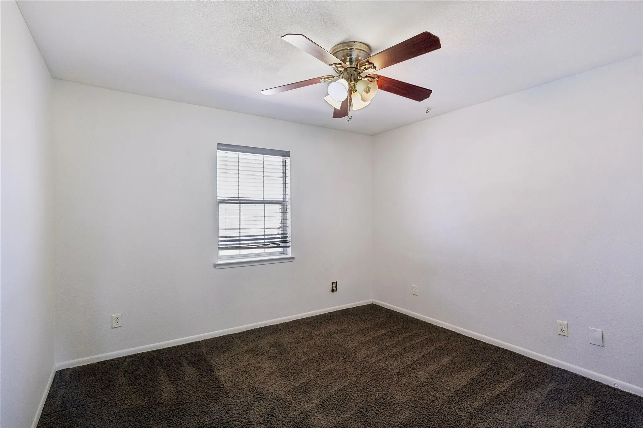 Single Family Residence For Sale in Tarrant County , 3750 Kennedale New Hope Road, Kennedale, Texas 76060, 4 Bedroom, 2 Bathroom, 4 Garage spaces, 2,598 Sqft, built in 1995, mls#21364995, Real Estate Agent in Kennedale, Homes For Sale in Tarrant county, Homes For Sale in Kennedale, Realtor in Kennedale Texas, Real Estate Brokerage Independent Realty Texas, Luminita Cordes Realtor