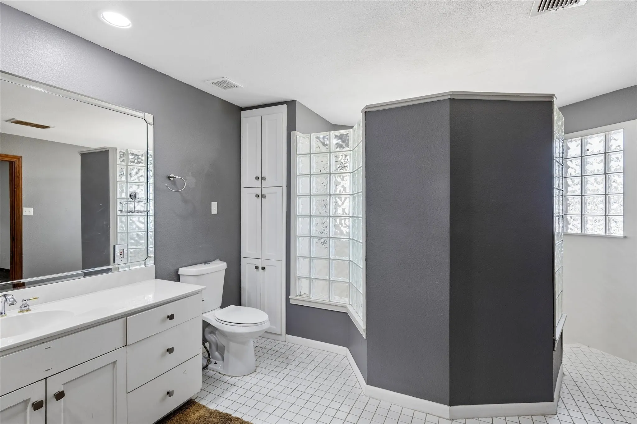 Single Family Residence For Sale in Tarrant County , 3750 Kennedale New Hope Road, Kennedale, Texas 76060, 4 Bedroom, 2 Bathroom, 4 Garage spaces, 2,598 Sqft, built in 1995, mls#21364995, Real Estate Agent in Kennedale, Homes For Sale in Tarrant county, Homes For Sale in Kennedale, Realtor in Kennedale Texas, Real Estate Brokerage Independent Realty Texas, Luminita Cordes Realtor