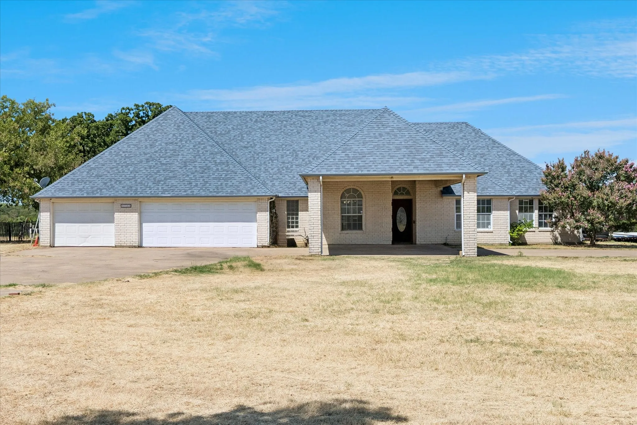 Single Family Residence For Sale in Tarrant County , 3750 Kennedale New Hope Road, Kennedale, Texas 76060, 4 Bedroom, 2 Bathroom, 4 Garage spaces, 2,598 Sqft, built in 1995, mls#21364995, Real Estate Agent in Kennedale, Homes For Sale in Tarrant county, Homes For Sale in Kennedale, Realtor in Kennedale Texas, Real Estate Brokerage Independent Realty Texas, Luminita Cordes Realtor