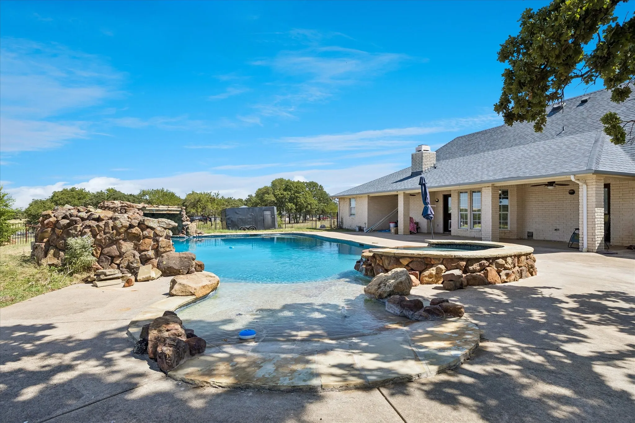 Single Family Residence For Sale in Tarrant County , 3750 Kennedale New Hope Road, Kennedale, Texas 76060, 4 Bedroom, 2 Bathroom, 4 Garage spaces, 2,598 Sqft, built in 1995, mls#21364995, Real Estate Agent in Kennedale, Homes For Sale in Tarrant county, Homes For Sale in Kennedale, Realtor in Kennedale Texas, Real Estate Brokerage Independent Realty Texas, Luminita Cordes Realtor