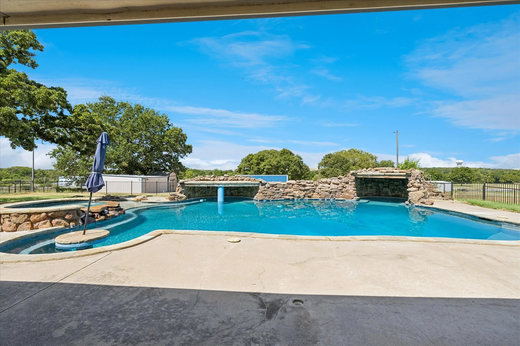 Single Family Residence For Sale in Tarrant County , 3750 Kennedale New Hope Road, Kennedale, Texas 76060, 4 Bedroom, 2 Bathroom, 4 Garage spaces, 2,598 Sqft, built in 1995, mls#21364995, Real Estate Agent in Kennedale, Homes For Sale in Tarrant county, Homes For Sale in Kennedale, Realtor in Kennedale Texas, Real Estate Brokerage Independent Realty Texas, Luminita Cordes Realtor