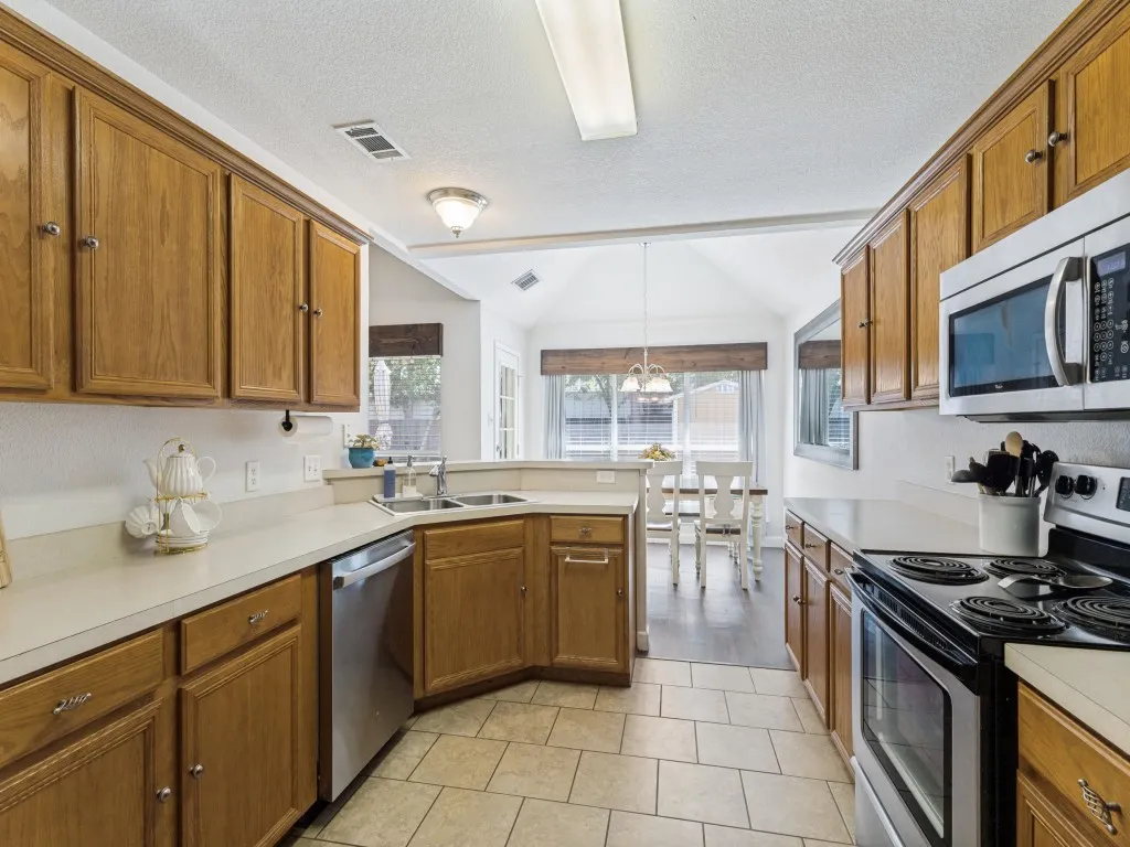 Single Family Residence For Sale in Tarrant County , 420 Marsha Street, Saginaw, Texas 76179, 3 Bedroom, 2 Bathroom, 2 Garage spaces, 1,633 Sqft, built in 2003, mls#21365710, Real Estate Agent in Saginaw, Homes For Sale in Tarrant county, Homes For Sale in Saginaw, Realtor in Saginaw Texas, Real Estate Brokerage Independent Realty Texas, Luminita Cordes Realtor