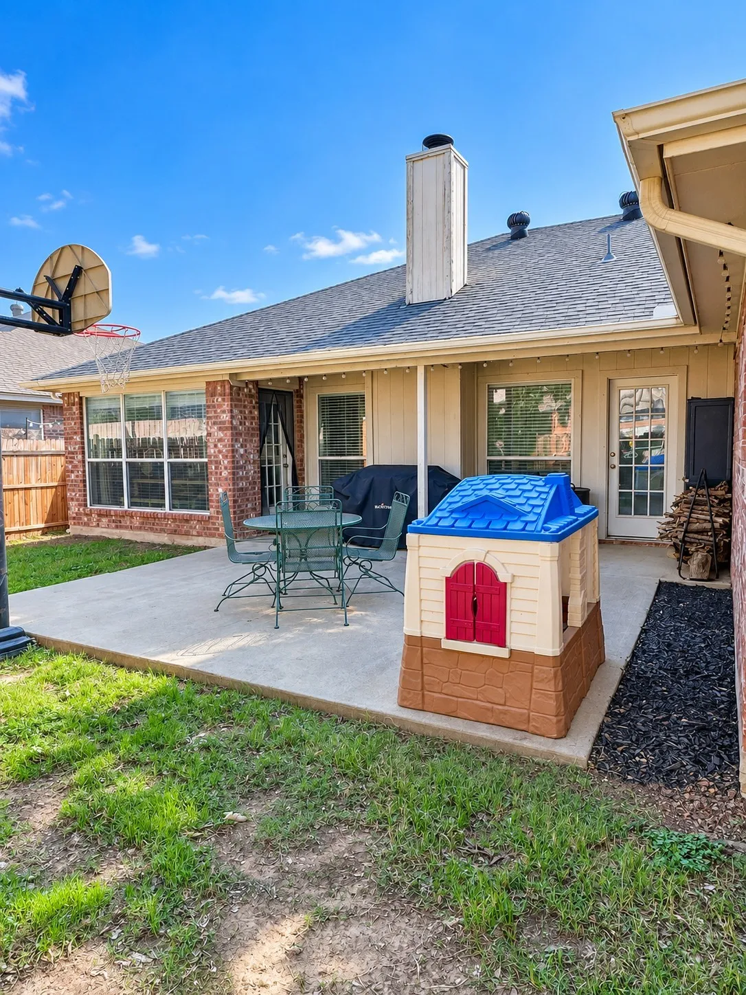 Single Family Residence For Sale in Tarrant County , 420 Marsha Street, Saginaw, Texas 76179, 3 Bedroom, 2 Bathroom, 2 Garage spaces, 1,633 Sqft, built in 2003, mls#21365710, Real Estate Agent in Saginaw, Homes For Sale in Tarrant county, Homes For Sale in Saginaw, Realtor in Saginaw Texas, Real Estate Brokerage Independent Realty Texas, Luminita Cordes Realtor