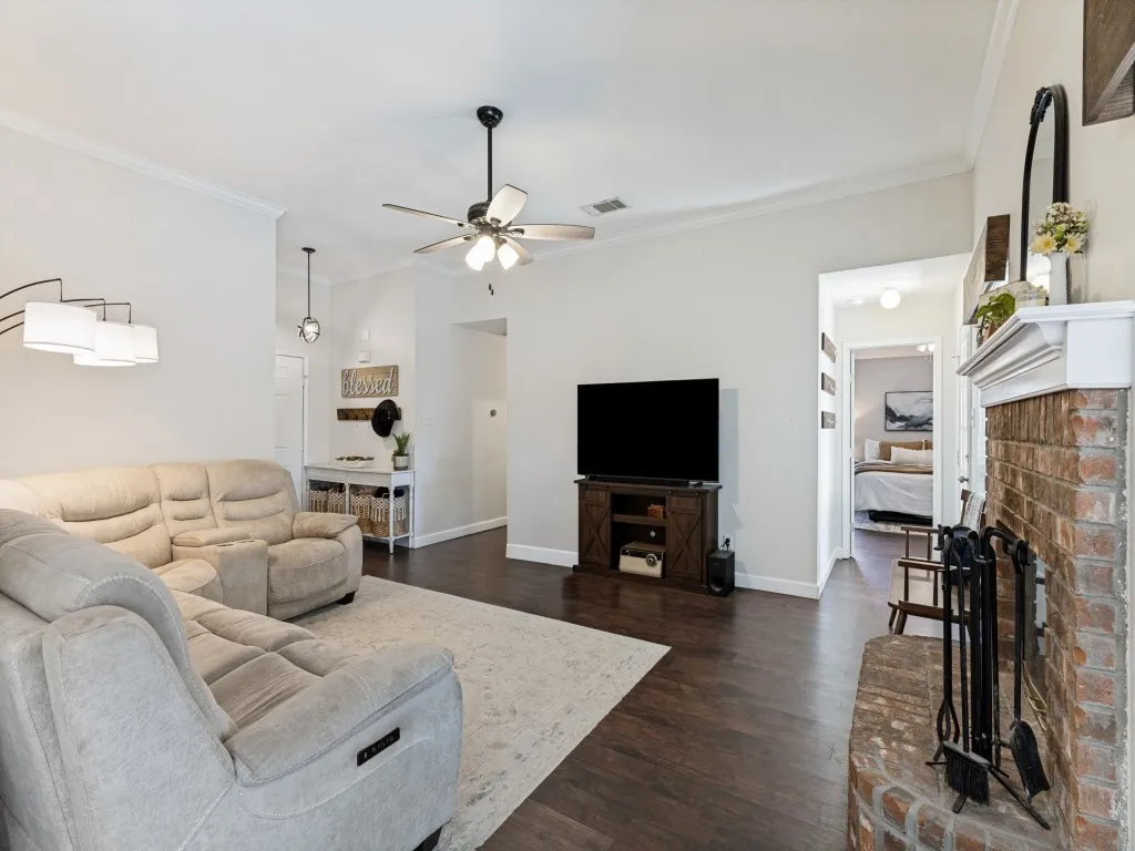 Single Family Residence For Sale in Tarrant County , 420 Marsha Street, Saginaw, Texas 76179, 3 Bedroom, 2 Bathroom, 2 Garage spaces, 1,633 Sqft, built in 2003, mls#21365710, Real Estate Agent in Saginaw, Homes For Sale in Tarrant county, Homes For Sale in Saginaw, Realtor in Saginaw Texas, Real Estate Brokerage Independent Realty Texas, Luminita Cordes Realtor