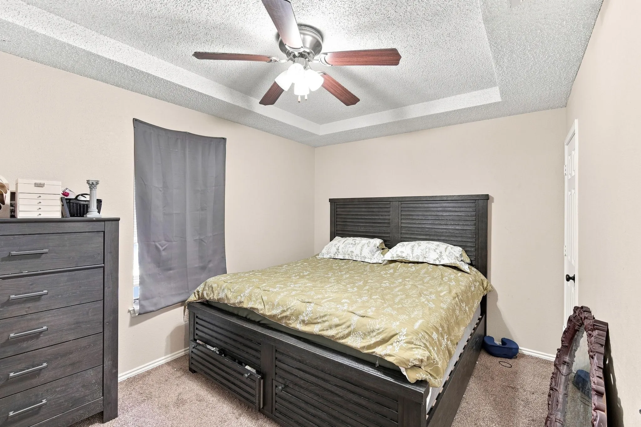 Single Family Residence For Sale in Ellis County , 115 Solon Road, Waxahachie, Texas 75165, 3 Bedroom, 2 Bathroom, Garage spaces, 1,125 Sqft, built in 1986, mls#21365706, Real Estate Agent in Waxahachie, Homes For Sale in Ellis county, Homes For Sale in Waxahachie, Realtor in Waxahachie Texas, Real Estate Brokerage Independent Realty Texas, Luminita Cordes Realtor