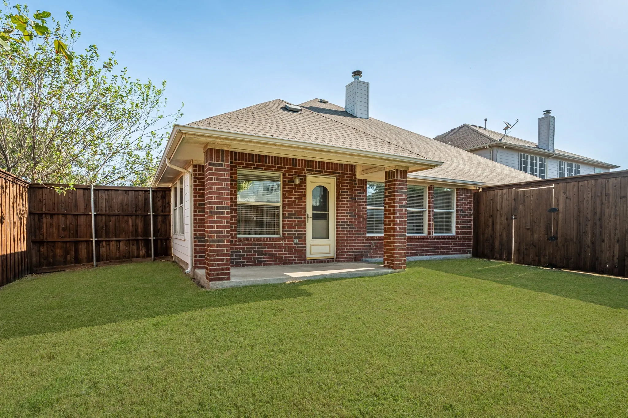 Single Family Residence For Sale in Denton County , 5533 Glenview Lane, The Colony, Texas 75056, 4 Bedroom, 2 Bathroom, 2 Garage spaces, 2,678 Sqft, built in 2001, mls#21364480, Real Estate Agent in The Colony, Homes For Sale in Denton county, Homes For Sale in The Colony, Realtor in The Colony Texas, Real Estate Brokerage Independent Realty Texas, Luminita Cordes Realtor