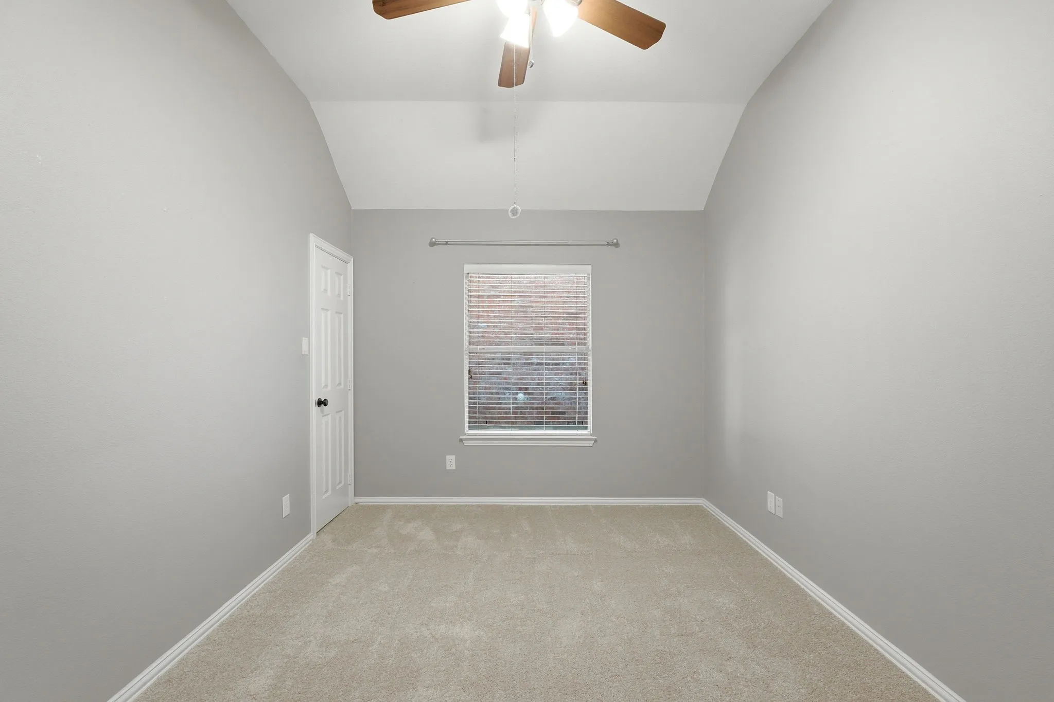 Single Family Residence For Sale in Denton County , 5533 Glenview Lane, The Colony, Texas 75056, 4 Bedroom, 2 Bathroom, 2 Garage spaces, 2,678 Sqft, built in 2001, mls#21364480, Real Estate Agent in The Colony, Homes For Sale in Denton county, Homes For Sale in The Colony, Realtor in The Colony Texas, Real Estate Brokerage Independent Realty Texas, Luminita Cordes Realtor