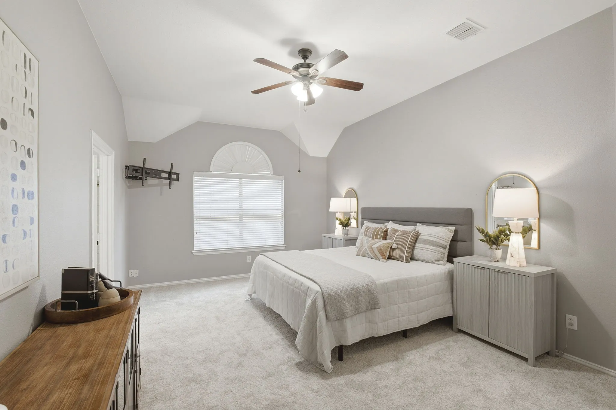 Single Family Residence For Sale in Denton County , 5533 Glenview Lane, The Colony, Texas 75056, 4 Bedroom, 2 Bathroom, 2 Garage spaces, 2,678 Sqft, built in 2001, mls#21364480, Real Estate Agent in The Colony, Homes For Sale in Denton county, Homes For Sale in The Colony, Realtor in The Colony Texas, Real Estate Brokerage Independent Realty Texas, Luminita Cordes Realtor