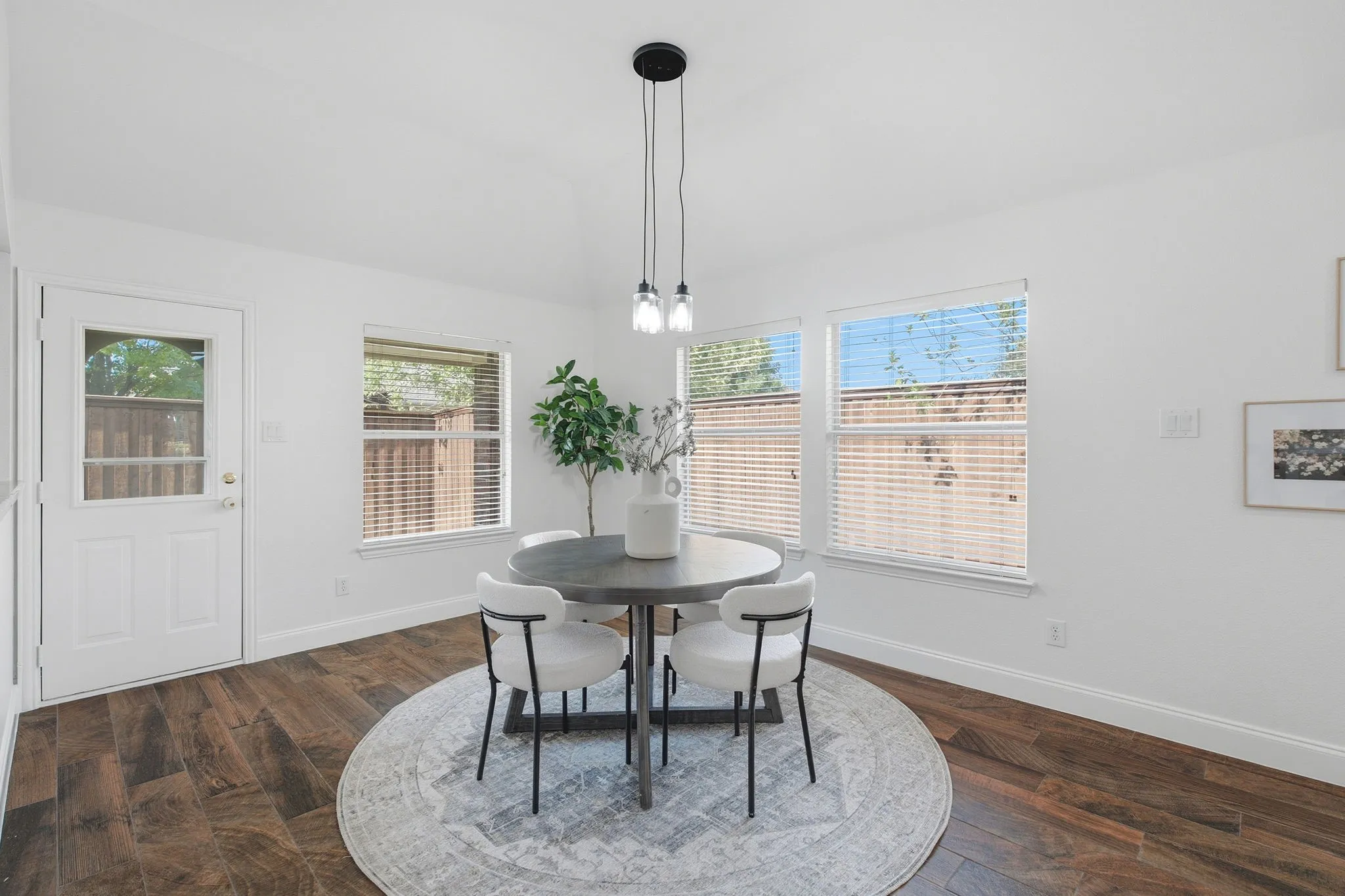 Single Family Residence For Sale in Denton County , 5533 Glenview Lane, The Colony, Texas 75056, 4 Bedroom, 2 Bathroom, 2 Garage spaces, 2,678 Sqft, built in 2001, mls#21364480, Real Estate Agent in The Colony, Homes For Sale in Denton county, Homes For Sale in The Colony, Realtor in The Colony Texas, Real Estate Brokerage Independent Realty Texas, Luminita Cordes Realtor