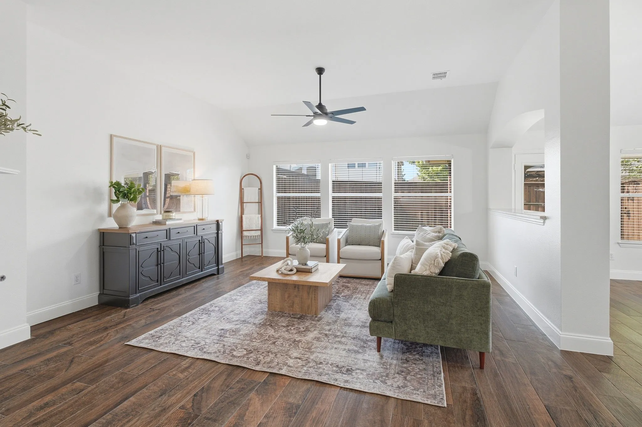 Single Family Residence For Sale in Denton County , 5533 Glenview Lane, The Colony, Texas 75056, 4 Bedroom, 2 Bathroom, 2 Garage spaces, 2,678 Sqft, built in 2001, mls#21364480, Real Estate Agent in The Colony, Homes For Sale in Denton county, Homes For Sale in The Colony, Realtor in The Colony Texas, Real Estate Brokerage Independent Realty Texas, Luminita Cordes Realtor