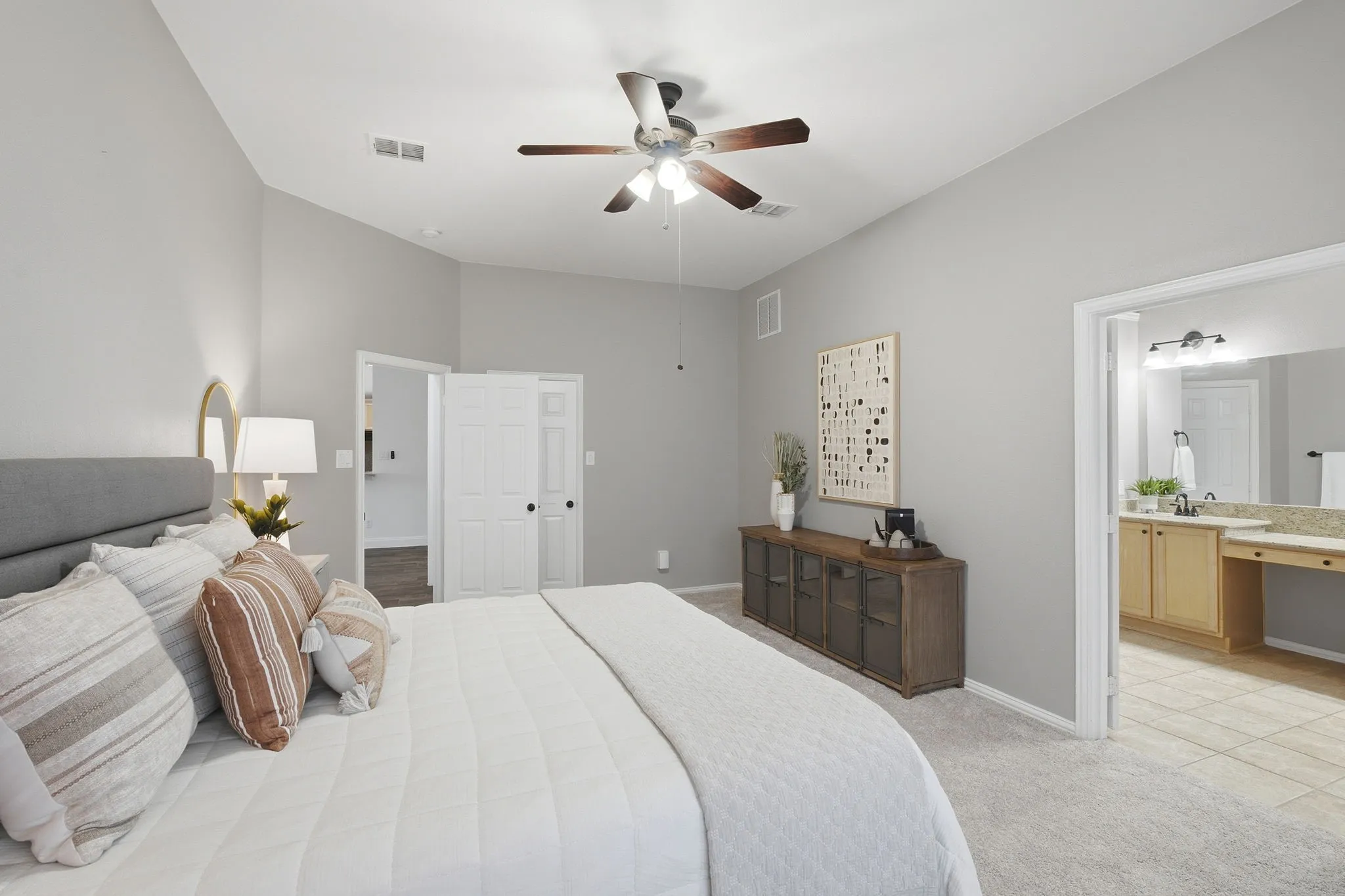 Single Family Residence For Sale in Denton County , 5533 Glenview Lane, The Colony, Texas 75056, 4 Bedroom, 2 Bathroom, 2 Garage spaces, 2,678 Sqft, built in 2001, mls#21364480, Real Estate Agent in The Colony, Homes For Sale in Denton county, Homes For Sale in The Colony, Realtor in The Colony Texas, Real Estate Brokerage Independent Realty Texas, Luminita Cordes Realtor