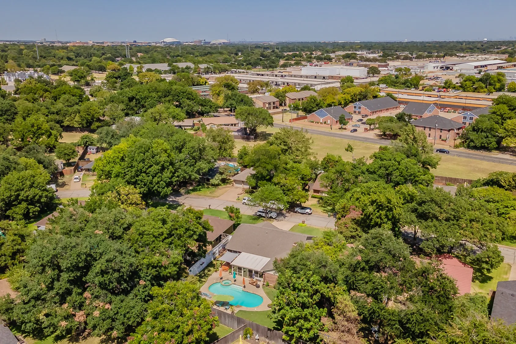 Aerial view featuring AT&T Stadium, Globe Life Field, Texas Live, Six Flags and Hurrcaine Harbor...just 10 mins away for nearby entertainment