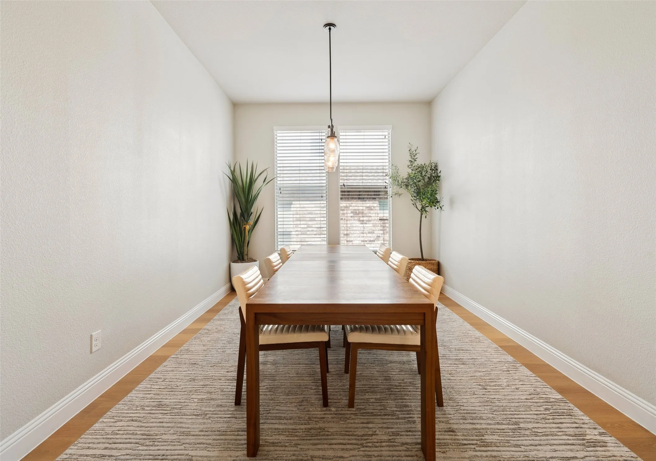Single Family Residence For Sale in Denton County , 1116 Broadmoor Way, Roanoke, Texas 76262, 4 Bedroom, 3 Bathroom, 3 Garage spaces, 3,406 Sqft, built in 2017, mls#21364335, Real Estate Agent in Roanoke, Homes For Sale in Denton county, Homes For Sale in Roanoke, Realtor in Roanoke Texas, Real Estate Brokerage Independent Realty Texas, Luminita Cordes Realtor