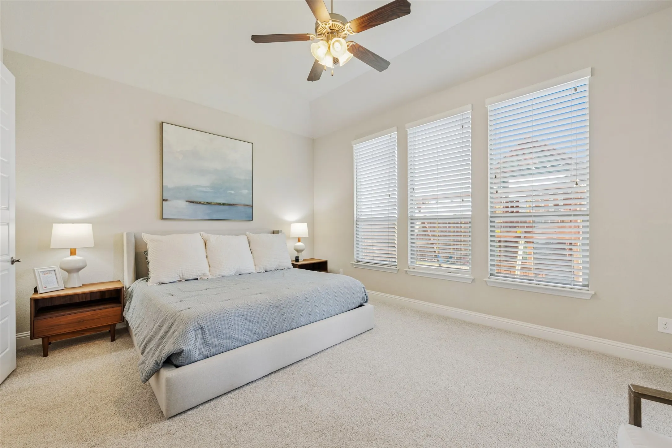 Single Family Residence For Sale in Denton County , 1116 Broadmoor Way, Roanoke, Texas 76262, 4 Bedroom, 3 Bathroom, 3 Garage spaces, 3,406 Sqft, built in 2017, mls#21364335, Real Estate Agent in Roanoke, Homes For Sale in Denton county, Homes For Sale in Roanoke, Realtor in Roanoke Texas, Real Estate Brokerage Independent Realty Texas, Luminita Cordes Realtor