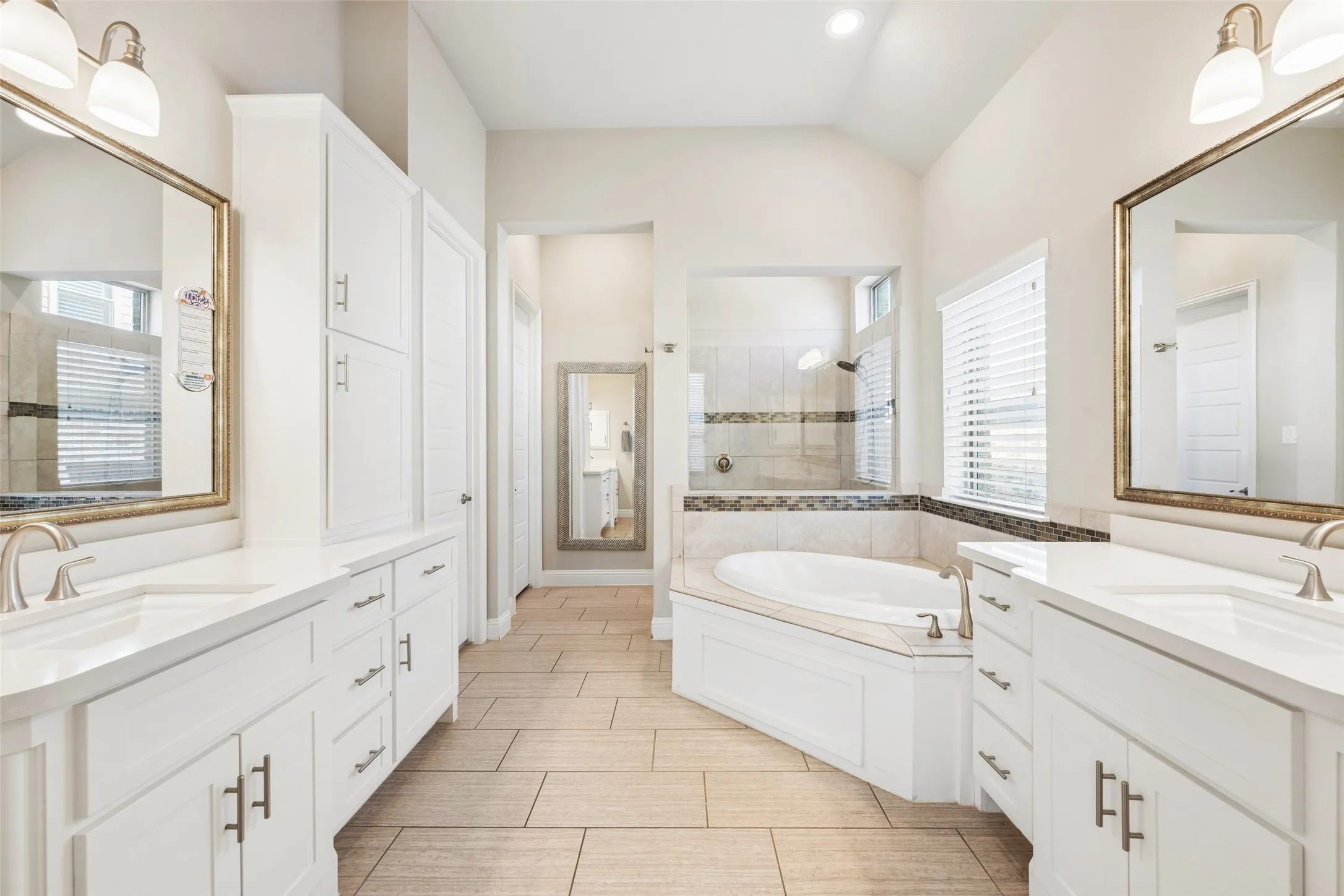 Single Family Residence For Sale in Denton County , 1116 Broadmoor Way, Roanoke, Texas 76262, 4 Bedroom, 3 Bathroom, 3 Garage spaces, 3,406 Sqft, built in 2017, mls#21364335, Real Estate Agent in Roanoke, Homes For Sale in Denton county, Homes For Sale in Roanoke, Realtor in Roanoke Texas, Real Estate Brokerage Independent Realty Texas, Luminita Cordes Realtor