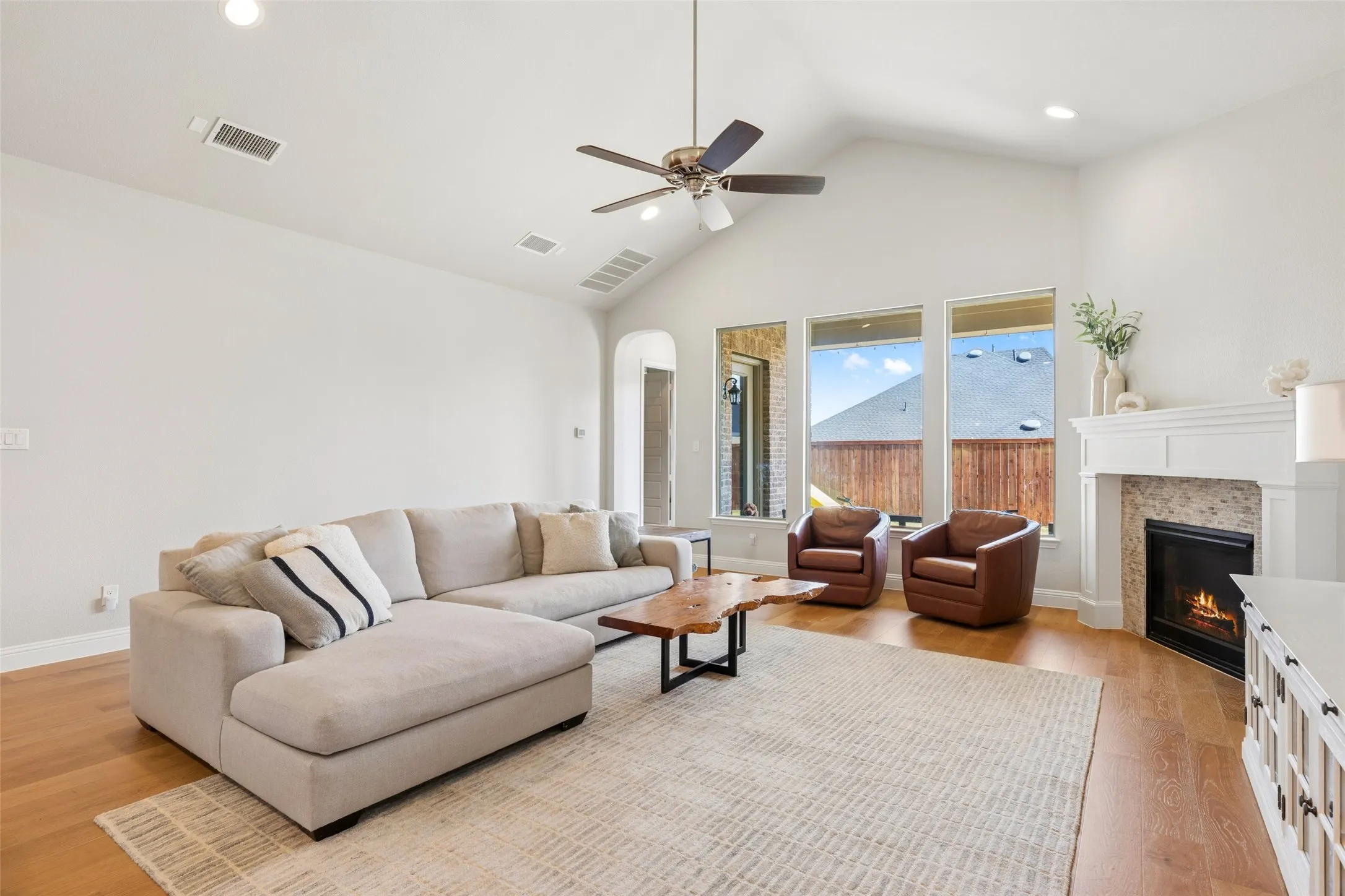 Single Family Residence For Sale in Denton County , 1116 Broadmoor Way, Roanoke, Texas 76262, 4 Bedroom, 3 Bathroom, 3 Garage spaces, 3,406 Sqft, built in 2017, mls#21364335, Real Estate Agent in Roanoke, Homes For Sale in Denton county, Homes For Sale in Roanoke, Realtor in Roanoke Texas, Real Estate Brokerage Independent Realty Texas, Luminita Cordes Realtor