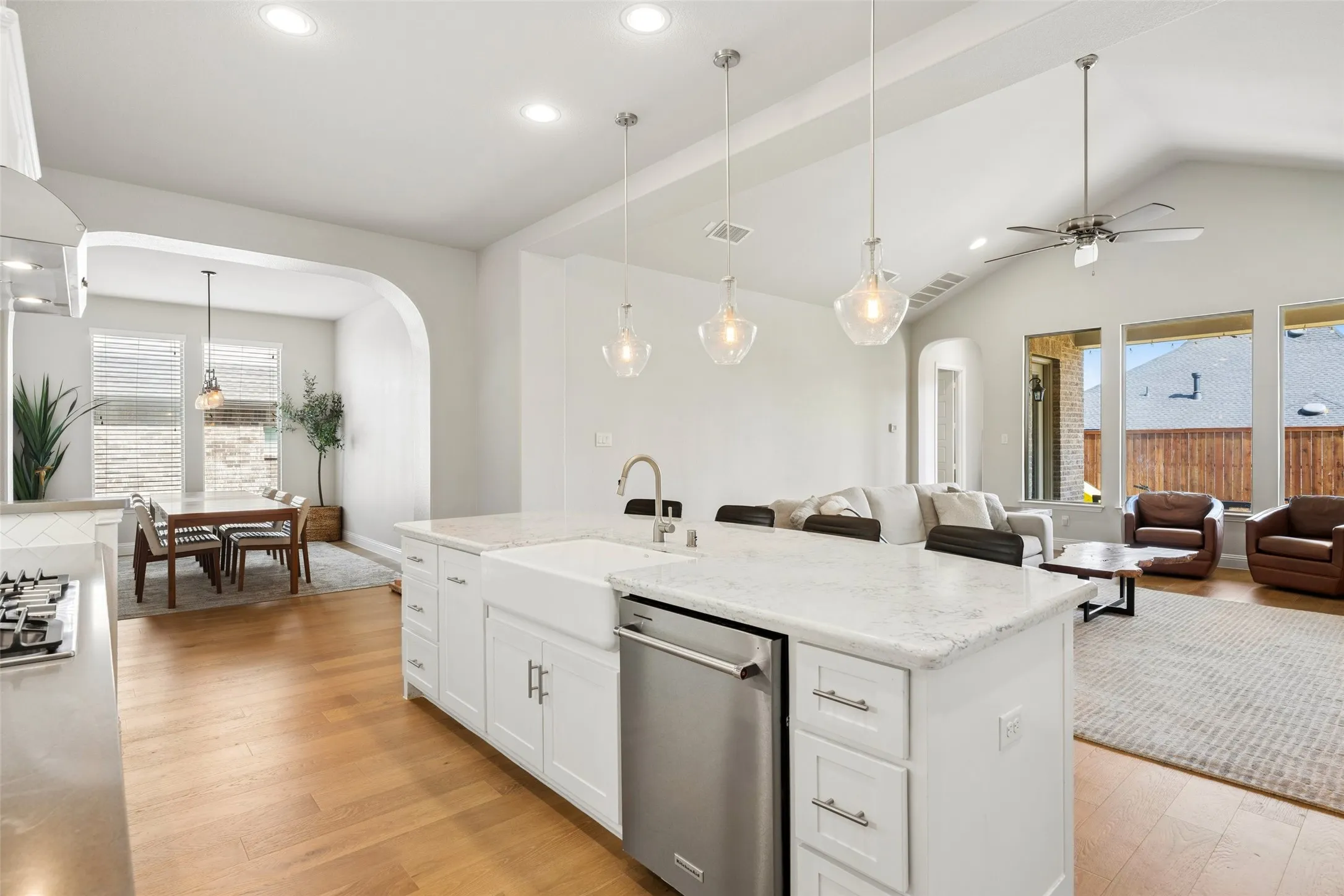Single Family Residence For Sale in Denton County , 1116 Broadmoor Way, Roanoke, Texas 76262, 4 Bedroom, 3 Bathroom, 3 Garage spaces, 3,406 Sqft, built in 2017, mls#21364335, Real Estate Agent in Roanoke, Homes For Sale in Denton county, Homes For Sale in Roanoke, Realtor in Roanoke Texas, Real Estate Brokerage Independent Realty Texas, Luminita Cordes Realtor