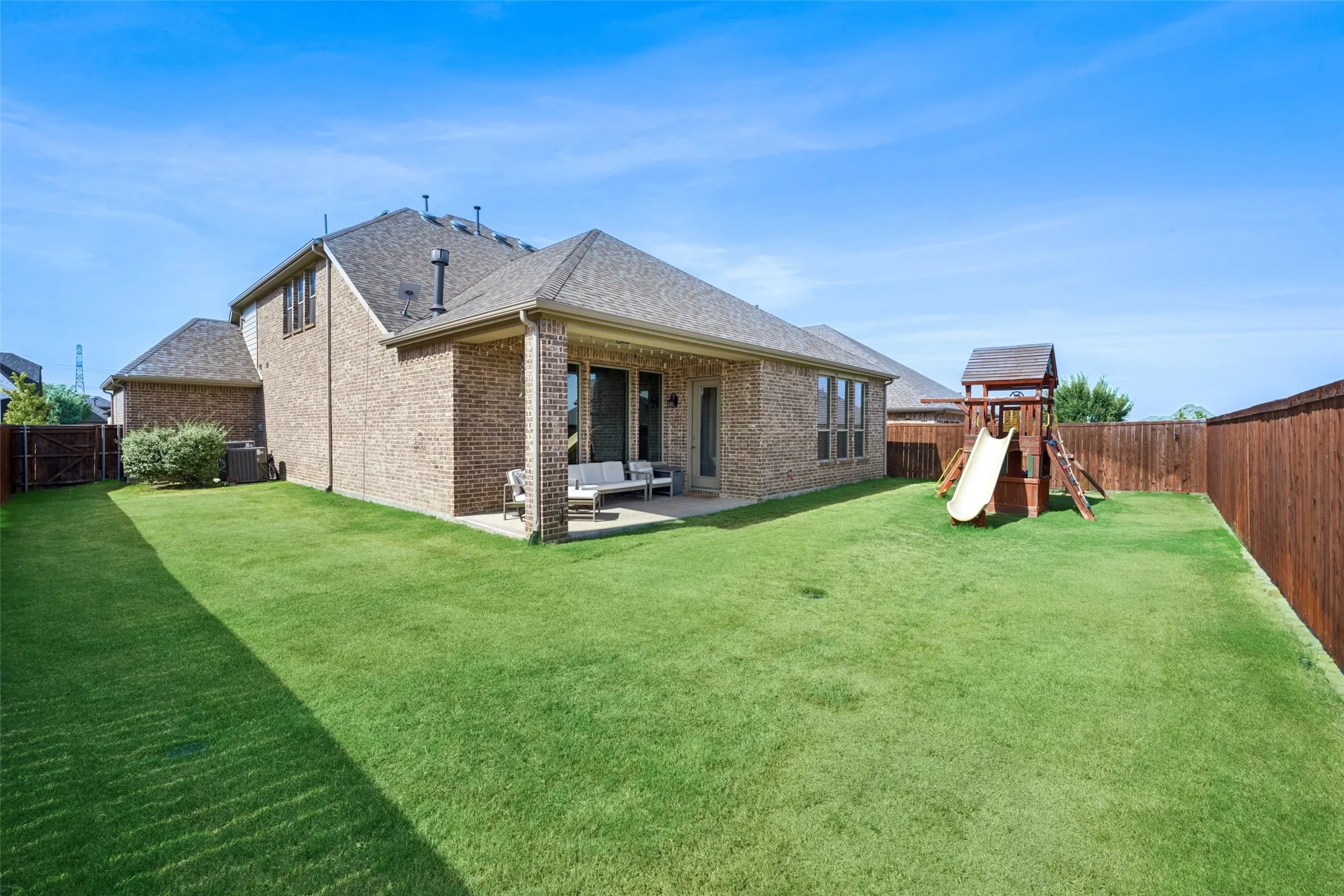 Single Family Residence For Sale in Denton County , 1116 Broadmoor Way, Roanoke, Texas 76262, 4 Bedroom, 3 Bathroom, 3 Garage spaces, 3,406 Sqft, built in 2017, mls#21364335, Real Estate Agent in Roanoke, Homes For Sale in Denton county, Homes For Sale in Roanoke, Realtor in Roanoke Texas, Real Estate Brokerage Independent Realty Texas, Luminita Cordes Realtor