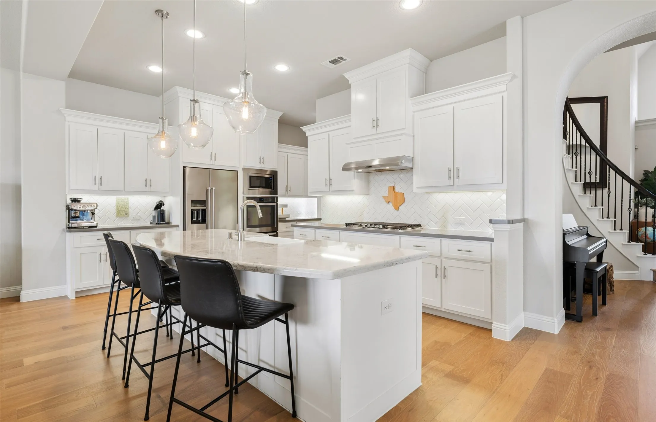 Single Family Residence For Sale in Denton County , 1116 Broadmoor Way, Roanoke, Texas 76262, 4 Bedroom, 3 Bathroom, 3 Garage spaces, 3,406 Sqft, built in 2017, mls#21364335, Real Estate Agent in Roanoke, Homes For Sale in Denton county, Homes For Sale in Roanoke, Realtor in Roanoke Texas, Real Estate Brokerage Independent Realty Texas, Luminita Cordes Realtor