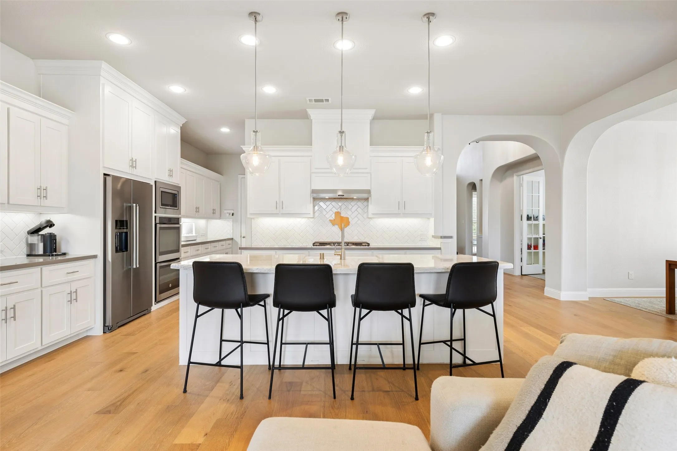 Single Family Residence For Sale in Denton County , 1116 Broadmoor Way, Roanoke, Texas 76262, 4 Bedroom, 3 Bathroom, 3 Garage spaces, 3,406 Sqft, built in 2017, mls#21364335, Real Estate Agent in Roanoke, Homes For Sale in Denton county, Homes For Sale in Roanoke, Realtor in Roanoke Texas, Real Estate Brokerage Independent Realty Texas, Luminita Cordes Realtor
