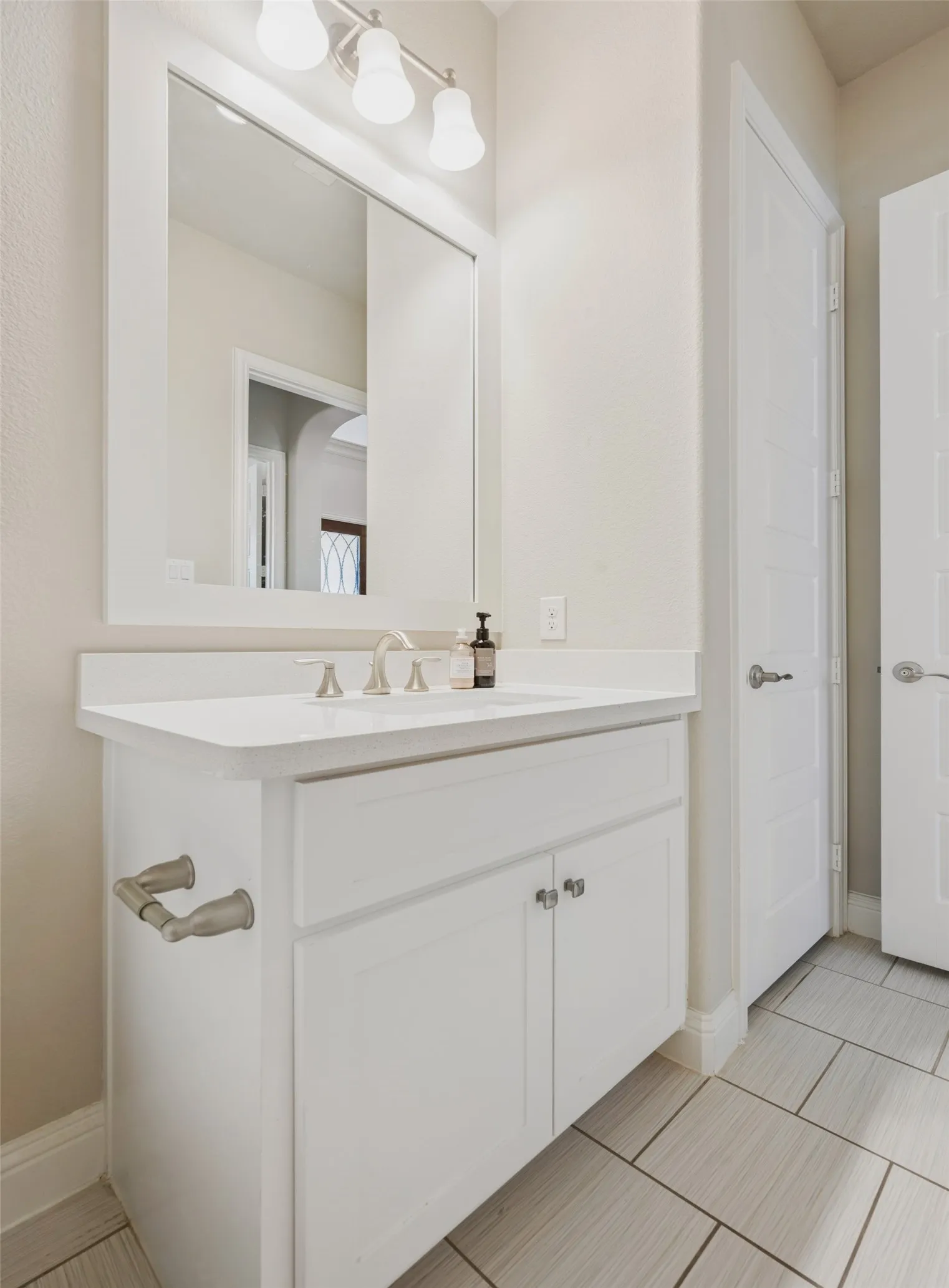 Single Family Residence For Sale in Denton County , 1116 Broadmoor Way, Roanoke, Texas 76262, 4 Bedroom, 3 Bathroom, 3 Garage spaces, 3,406 Sqft, built in 2017, mls#21364335, Real Estate Agent in Roanoke, Homes For Sale in Denton county, Homes For Sale in Roanoke, Realtor in Roanoke Texas, Real Estate Brokerage Independent Realty Texas, Luminita Cordes Realtor