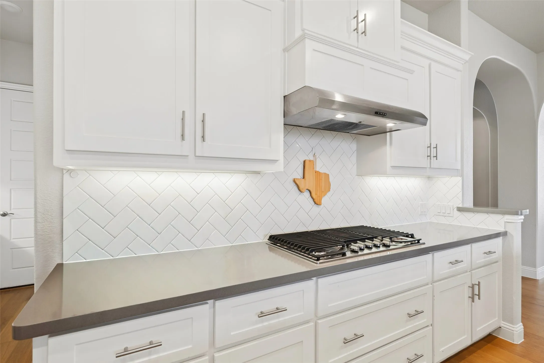 Single Family Residence For Sale in Denton County , 1116 Broadmoor Way, Roanoke, Texas 76262, 4 Bedroom, 3 Bathroom, 3 Garage spaces, 3,406 Sqft, built in 2017, mls#21364335, Real Estate Agent in Roanoke, Homes For Sale in Denton county, Homes For Sale in Roanoke, Realtor in Roanoke Texas, Real Estate Brokerage Independent Realty Texas, Luminita Cordes Realtor