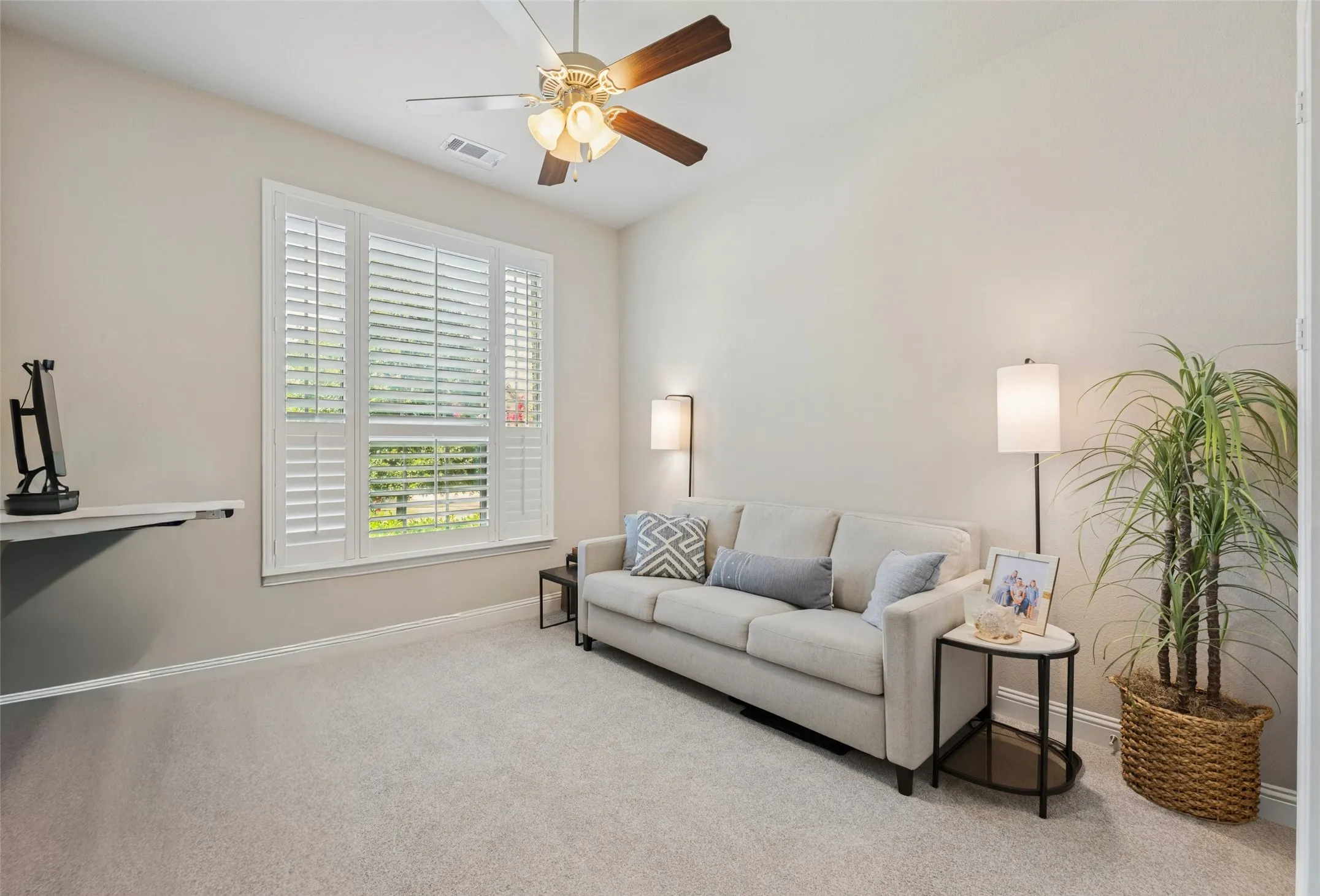 Single Family Residence For Sale in Denton County , 1116 Broadmoor Way, Roanoke, Texas 76262, 4 Bedroom, 3 Bathroom, 3 Garage spaces, 3,406 Sqft, built in 2017, mls#21364335, Real Estate Agent in Roanoke, Homes For Sale in Denton county, Homes For Sale in Roanoke, Realtor in Roanoke Texas, Real Estate Brokerage Independent Realty Texas, Luminita Cordes Realtor