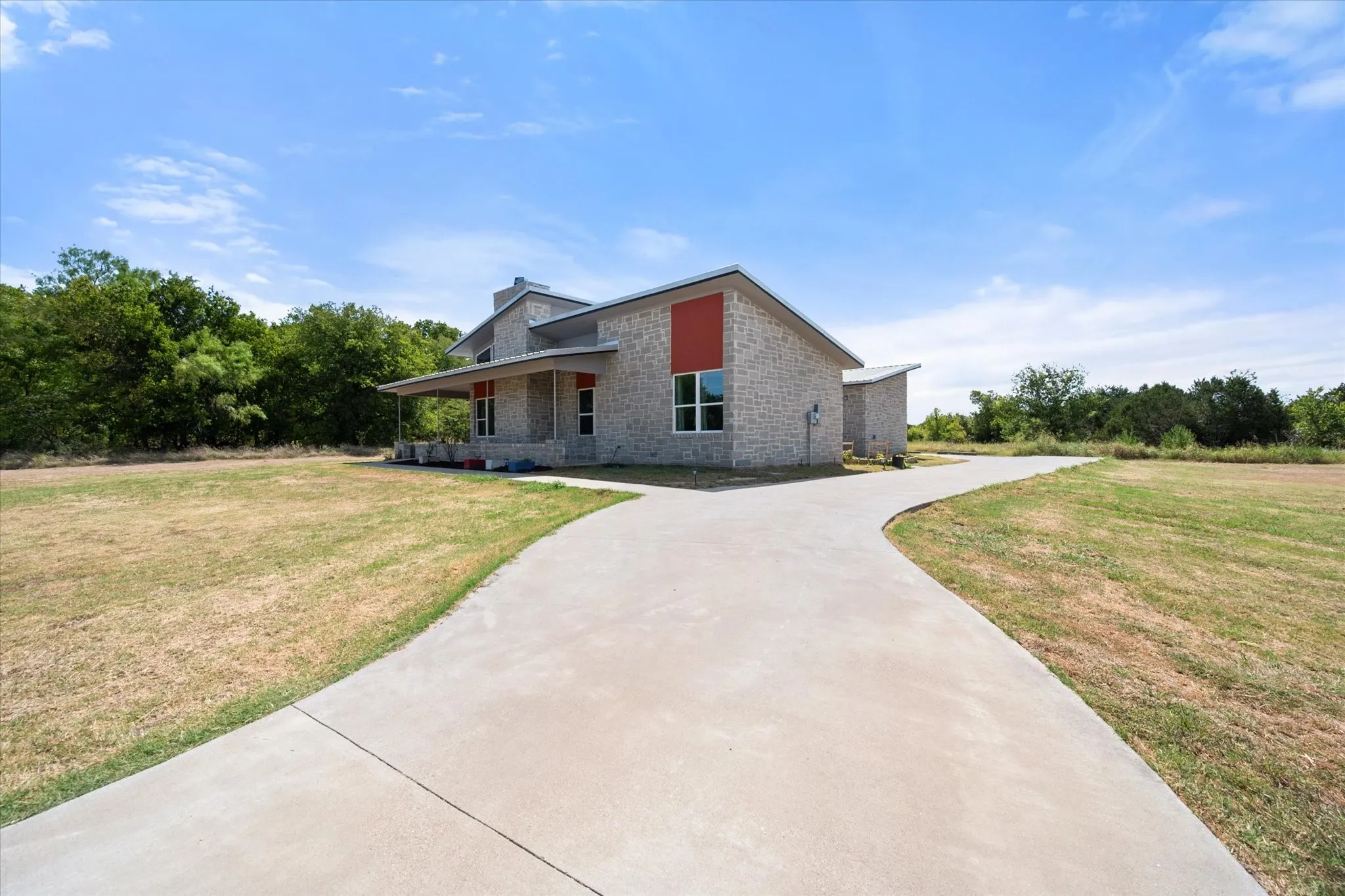 Single Family Residence For Sale in Hill County , 36067 Cedar Ridge Drive, Whitney, Texas 76692, 3 Bedroom, 3 Bathroom, 2 Garage spaces, 2,350 Sqft, built in 2020, mls#21363697, Real Estate Agent in Whitney, Homes For Sale in Hill county, Homes For Sale in Whitney, Realtor in Whitney Texas, Real Estate Brokerage Independent Realty Texas, Luminita Cordes Realtor