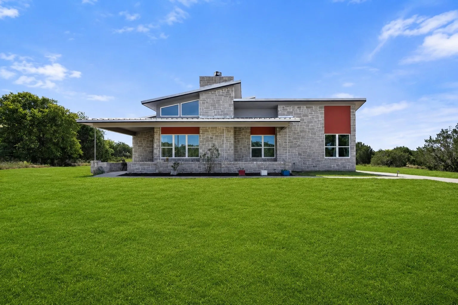 Single Family Residence For Sale in Hill County , 36067 Cedar Ridge Drive, Whitney, Texas 76692, 3 Bedroom, 3 Bathroom, 2 Garage spaces, 2,350 Sqft, built in 2020, mls#21363697, Real Estate Agent in Whitney, Homes For Sale in Hill county, Homes For Sale in Whitney, Realtor in Whitney Texas, Real Estate Brokerage Independent Realty Texas, Luminita Cordes Realtor