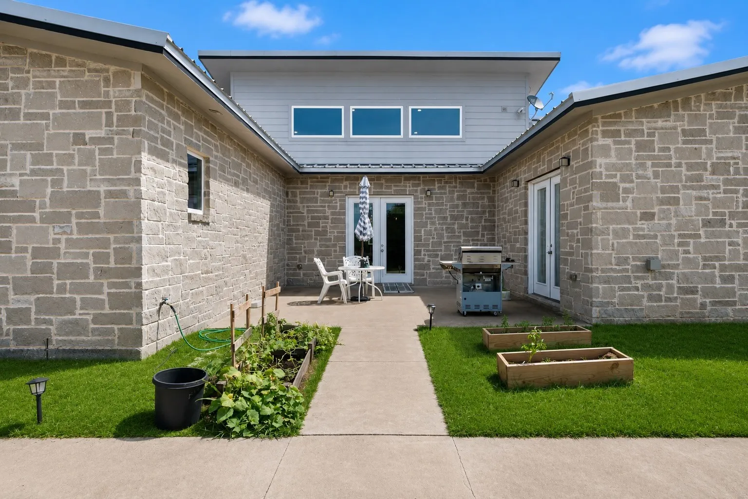Single Family Residence For Sale in Hill County , 36067 Cedar Ridge Drive, Whitney, Texas 76692, 3 Bedroom, 3 Bathroom, 2 Garage spaces, 2,350 Sqft, built in 2020, mls#21363697, Real Estate Agent in Whitney, Homes For Sale in Hill county, Homes For Sale in Whitney, Realtor in Whitney Texas, Real Estate Brokerage Independent Realty Texas, Luminita Cordes Realtor