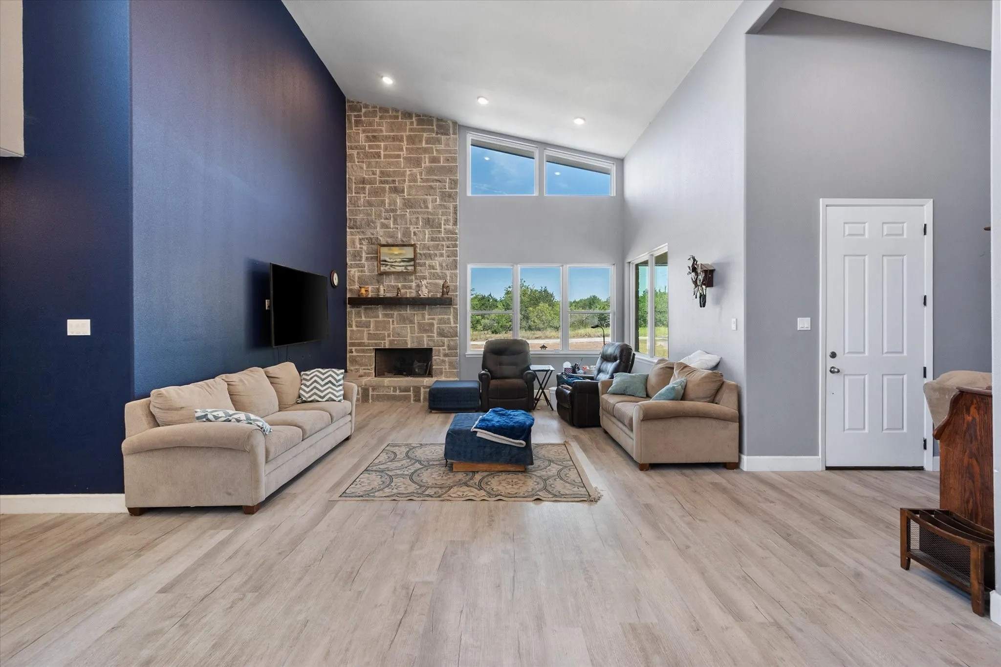 Single Family Residence For Sale in Hill County , 36067 Cedar Ridge Drive, Whitney, Texas 76692, 3 Bedroom, 3 Bathroom, 2 Garage spaces, 2,350 Sqft, built in 2020, mls#21363697, Real Estate Agent in Whitney, Homes For Sale in Hill county, Homes For Sale in Whitney, Realtor in Whitney Texas, Real Estate Brokerage Independent Realty Texas, Luminita Cordes Realtor