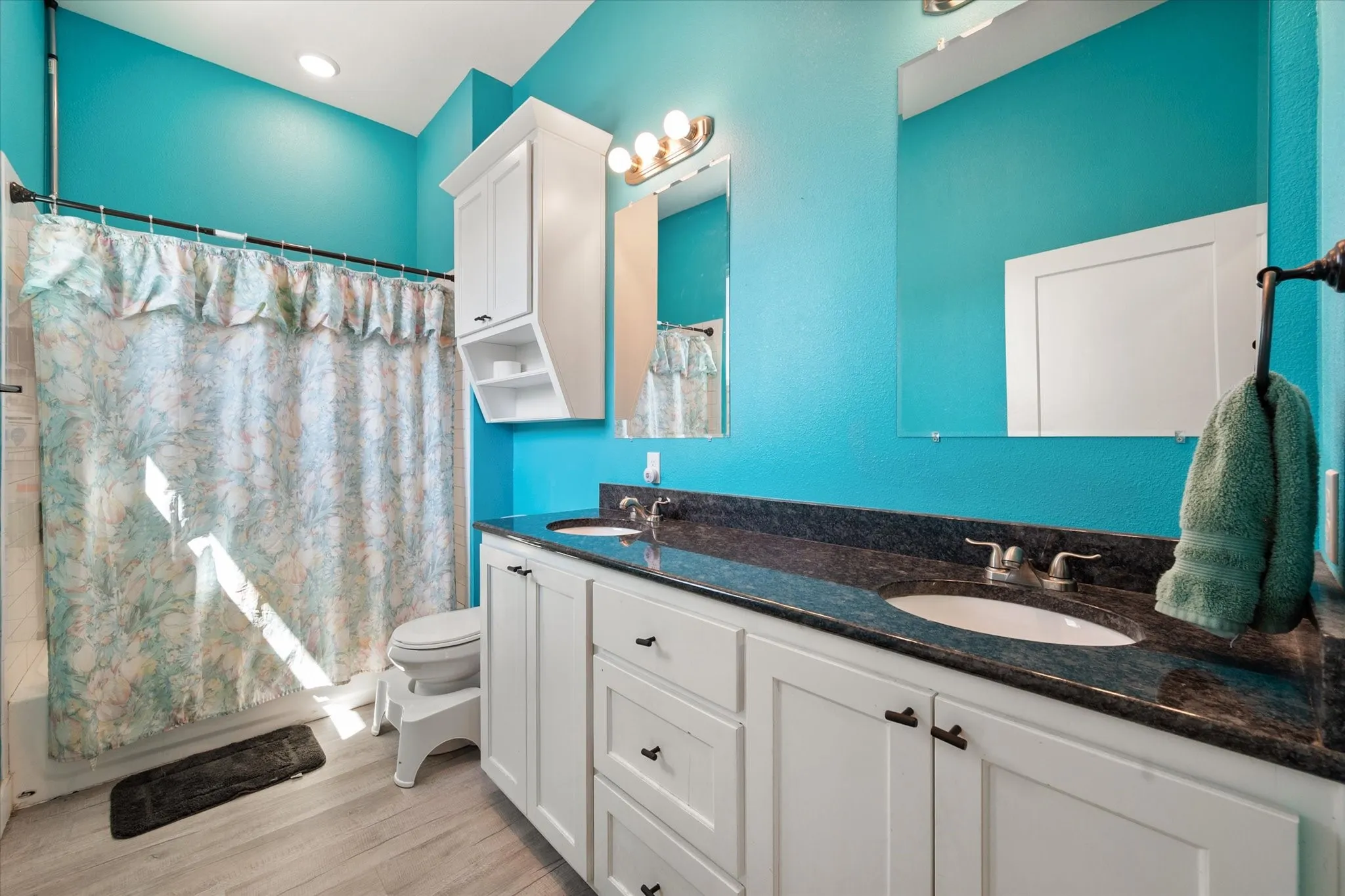 Single Family Residence For Sale in Hill County , 36067 Cedar Ridge Drive, Whitney, Texas 76692, 3 Bedroom, 3 Bathroom, 2 Garage spaces, 2,350 Sqft, built in 2020, mls#21363697, Real Estate Agent in Whitney, Homes For Sale in Hill county, Homes For Sale in Whitney, Realtor in Whitney Texas, Real Estate Brokerage Independent Realty Texas, Luminita Cordes Realtor