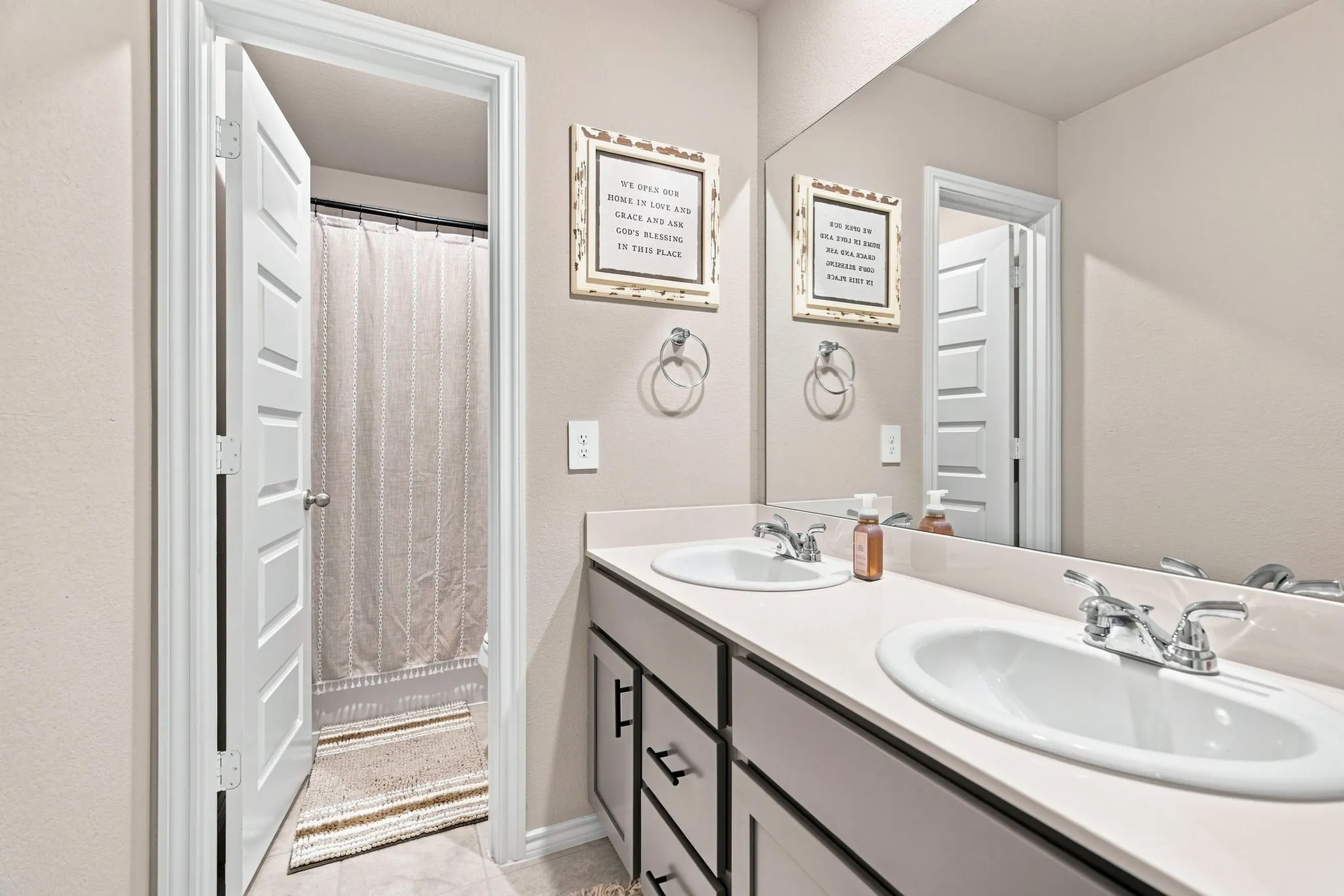 Upstairs full bath