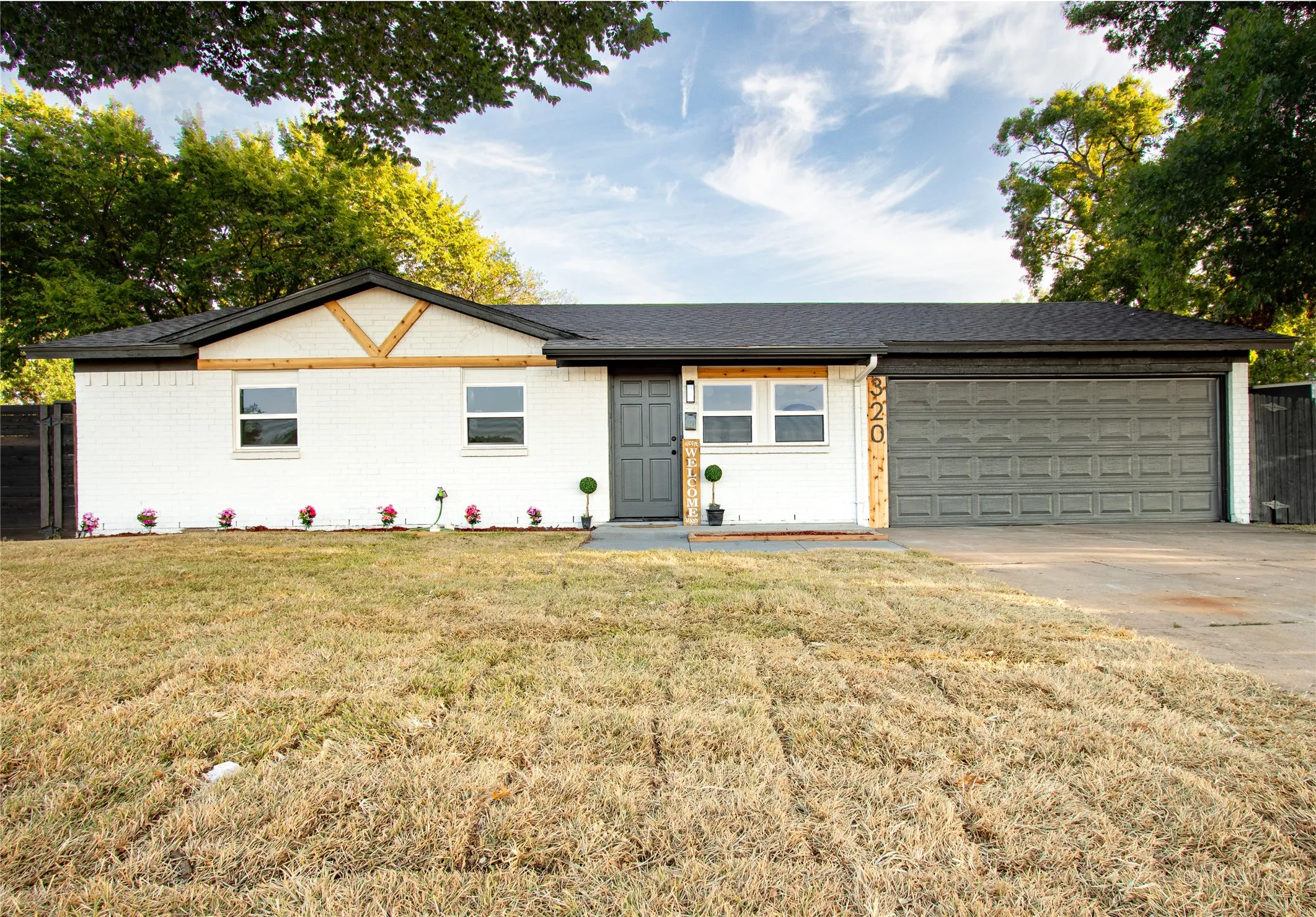 Single Family Residence For Sale in Johnson County , 320 SE Gregory Street, Burleson, Texas 76028, 3 Bedroom, 2 Bathroom, 2 Garage spaces, 1,114 Sqft, built in 1970, mls#21361233, Real Estate Agent in Burleson, Homes For Sale in Johnson county, Homes For Sale in Burleson, Realtor in Burleson Texas, Real Estate Brokerage Independent Realty Texas, Luminita Cordes Realtor