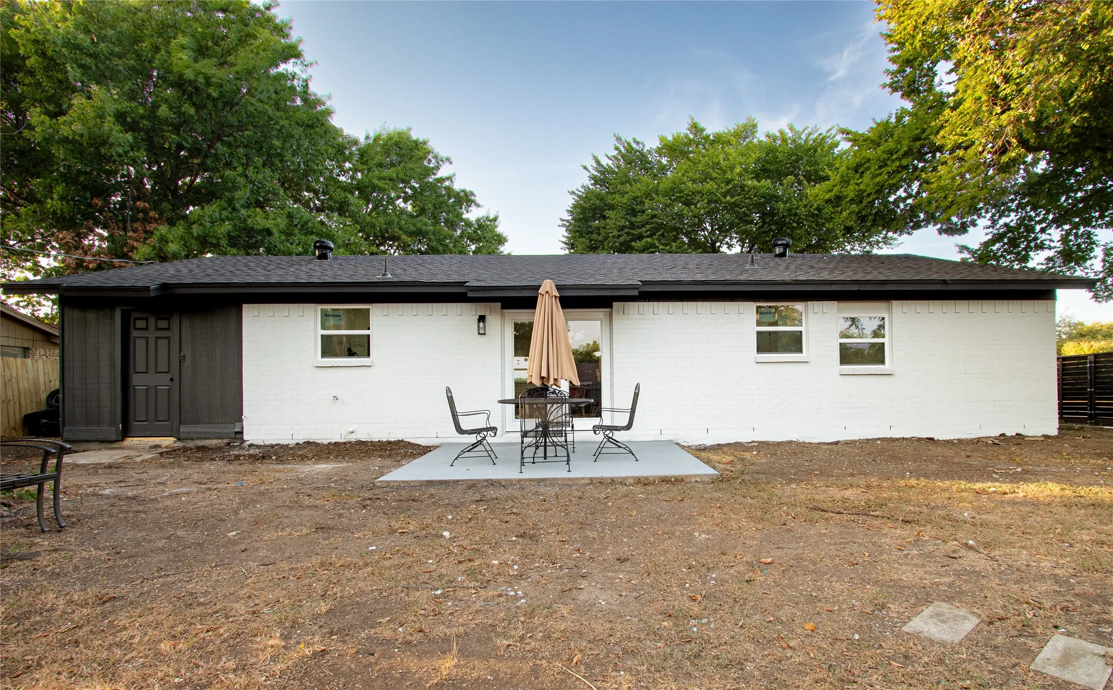 Single Family Residence For Sale in Johnson County , 320 SE Gregory Street, Burleson, Texas 76028, 3 Bedroom, 2 Bathroom, 2 Garage spaces, 1,114 Sqft, built in 1970, mls#21361233, Real Estate Agent in Burleson, Homes For Sale in Johnson county, Homes For Sale in Burleson, Realtor in Burleson Texas, Real Estate Brokerage Independent Realty Texas, Luminita Cordes Realtor