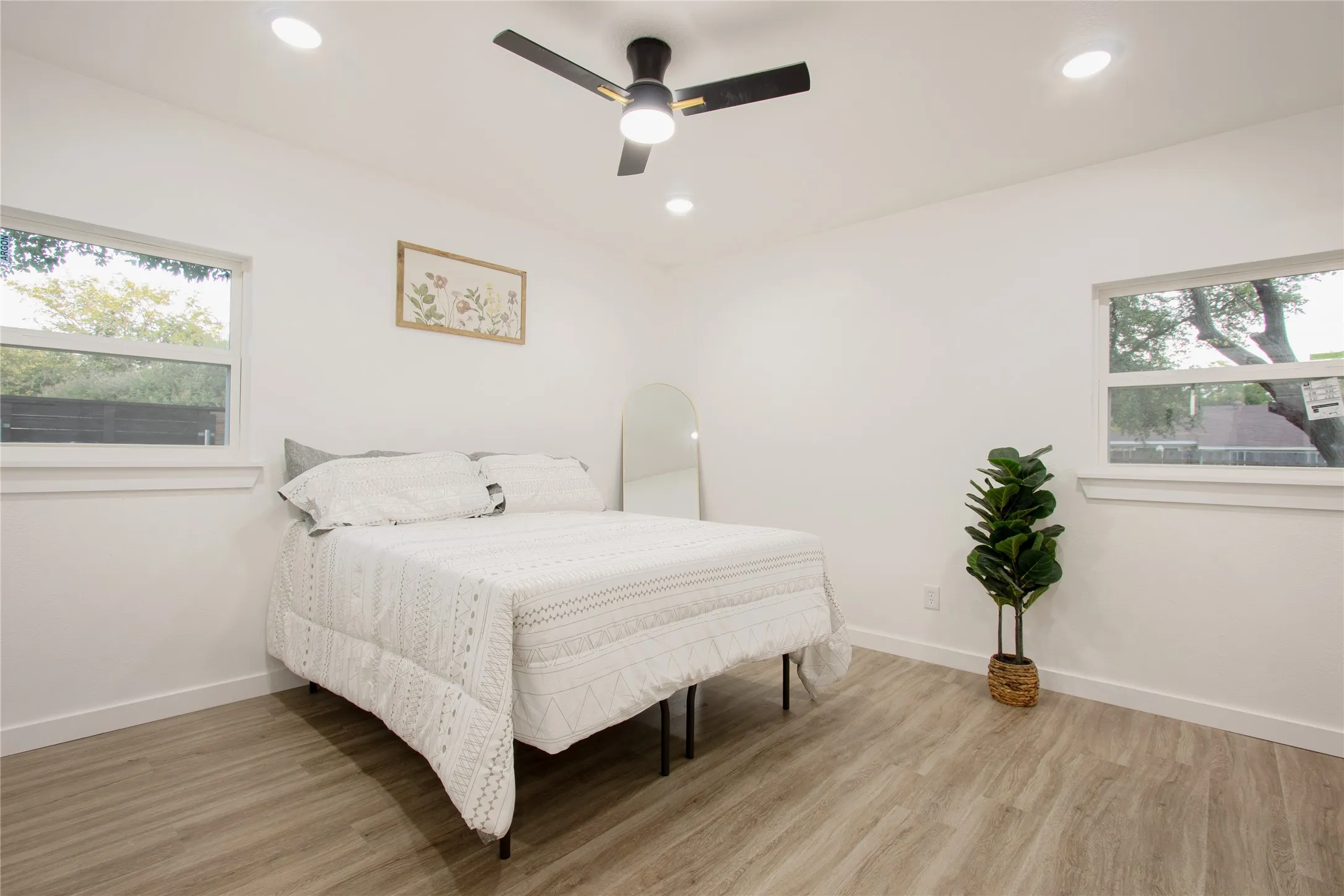 Single Family Residence For Sale in Johnson County , 320 SE Gregory Street, Burleson, Texas 76028, 3 Bedroom, 2 Bathroom, 2 Garage spaces, 1,114 Sqft, built in 1970, mls#21361233, Real Estate Agent in Burleson, Homes For Sale in Johnson county, Homes For Sale in Burleson, Realtor in Burleson Texas, Real Estate Brokerage Independent Realty Texas, Luminita Cordes Realtor