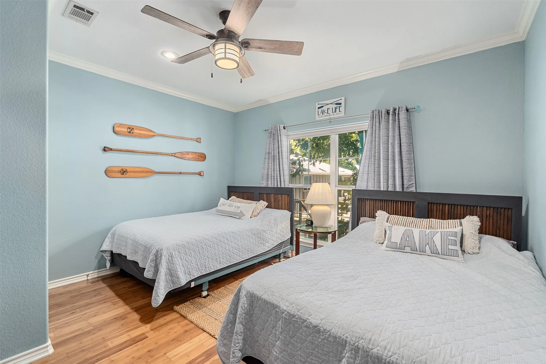 Bamboo flooring, ceiling fan with integrated lighting, crown molding