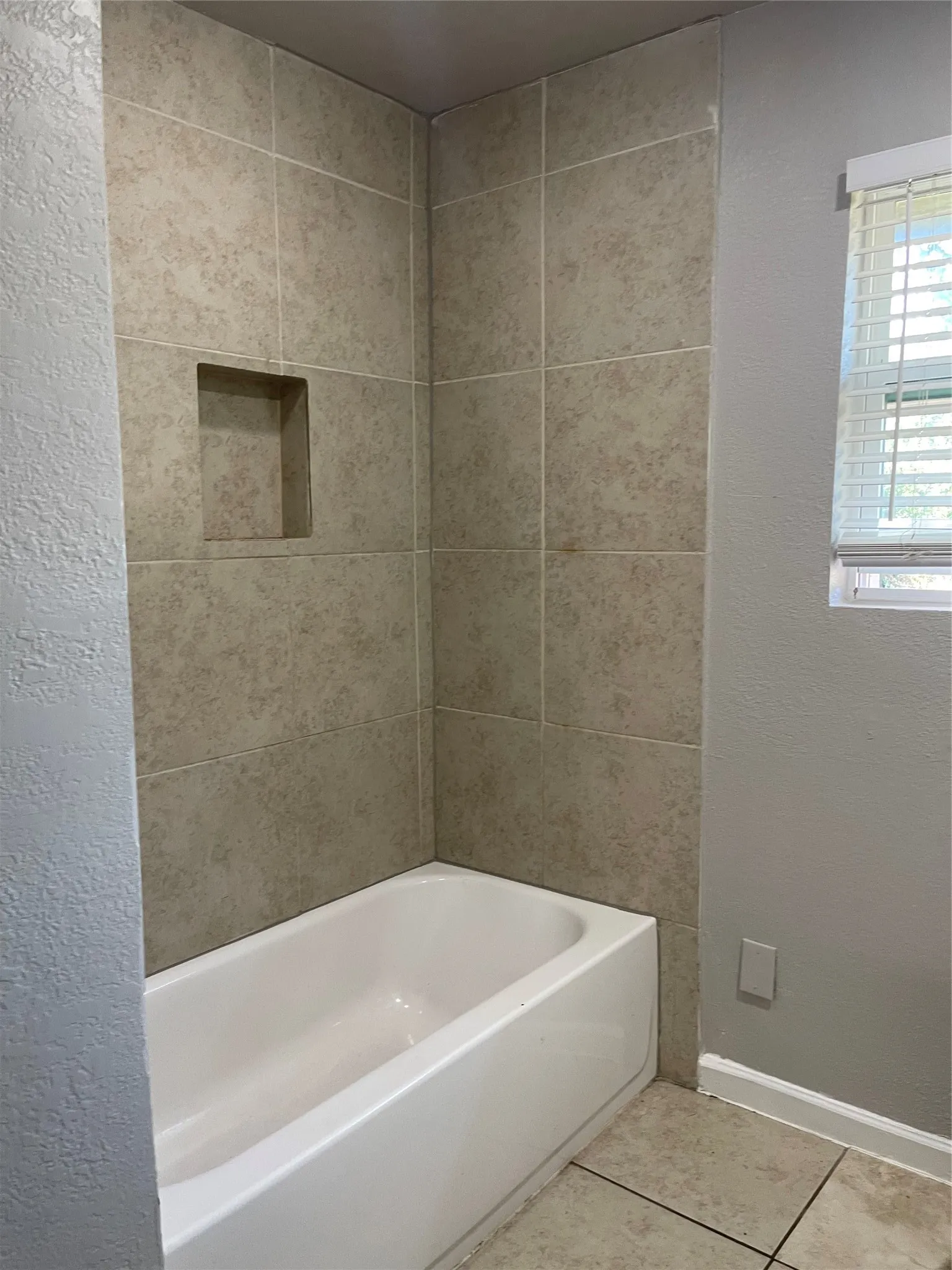 Single Family Residence For Sale in Tarrant County , 6912 Heritage Lane, Fort Worth, Texas 76134, 5 Bedroom, 2 Bathroom, 2 Garage spaces, 2,362 Sqft, built in 1959, mls#21364428, Real Estate Agent in Fort Worth, Homes For Sale in Tarrant county, Homes For Sale in Fort Worth, Realtor in Fort Worth Texas, Real Estate Brokerage Independent Realty Texas, Luminita Cordes Realtor