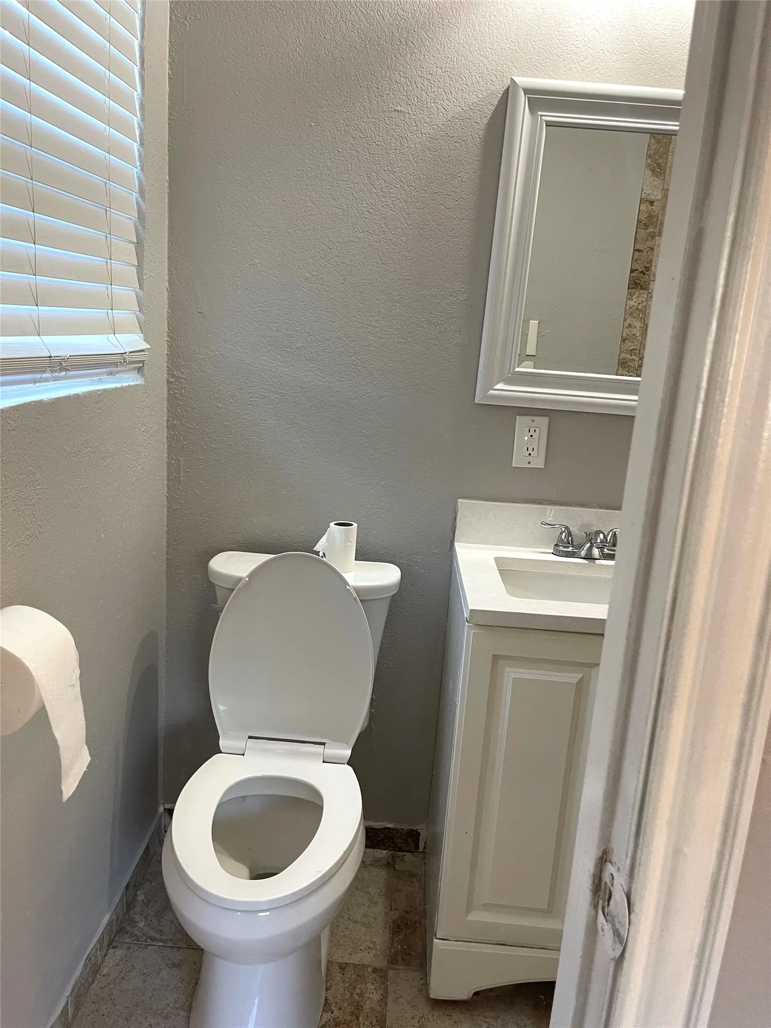 Single Family Residence For Sale in Tarrant County , 6912 Heritage Lane, Fort Worth, Texas 76134, 5 Bedroom, 2 Bathroom, 2 Garage spaces, 2,362 Sqft, built in 1959, mls#21364428, Real Estate Agent in Fort Worth, Homes For Sale in Tarrant county, Homes For Sale in Fort Worth, Realtor in Fort Worth Texas, Real Estate Brokerage Independent Realty Texas, Luminita Cordes Realtor