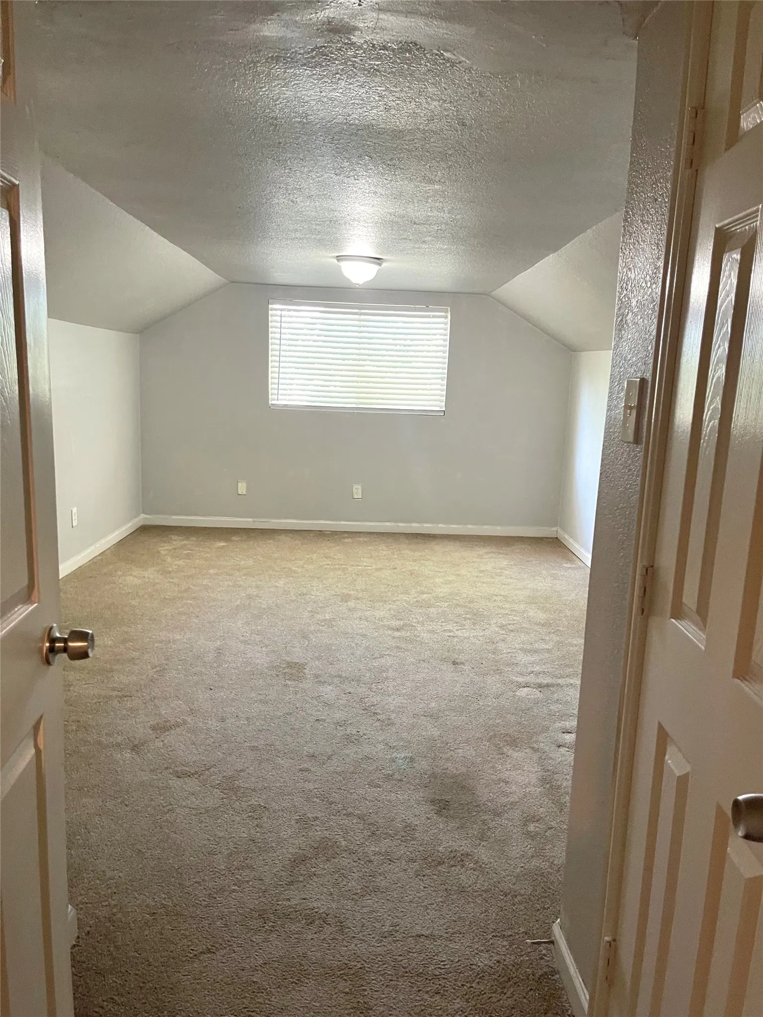 Single Family Residence For Sale in Tarrant County , 6912 Heritage Lane, Fort Worth, Texas 76134, 5 Bedroom, 2 Bathroom, 2 Garage spaces, 2,362 Sqft, built in 1959, mls#21364428, Real Estate Agent in Fort Worth, Homes For Sale in Tarrant county, Homes For Sale in Fort Worth, Realtor in Fort Worth Texas, Real Estate Brokerage Independent Realty Texas, Luminita Cordes Realtor