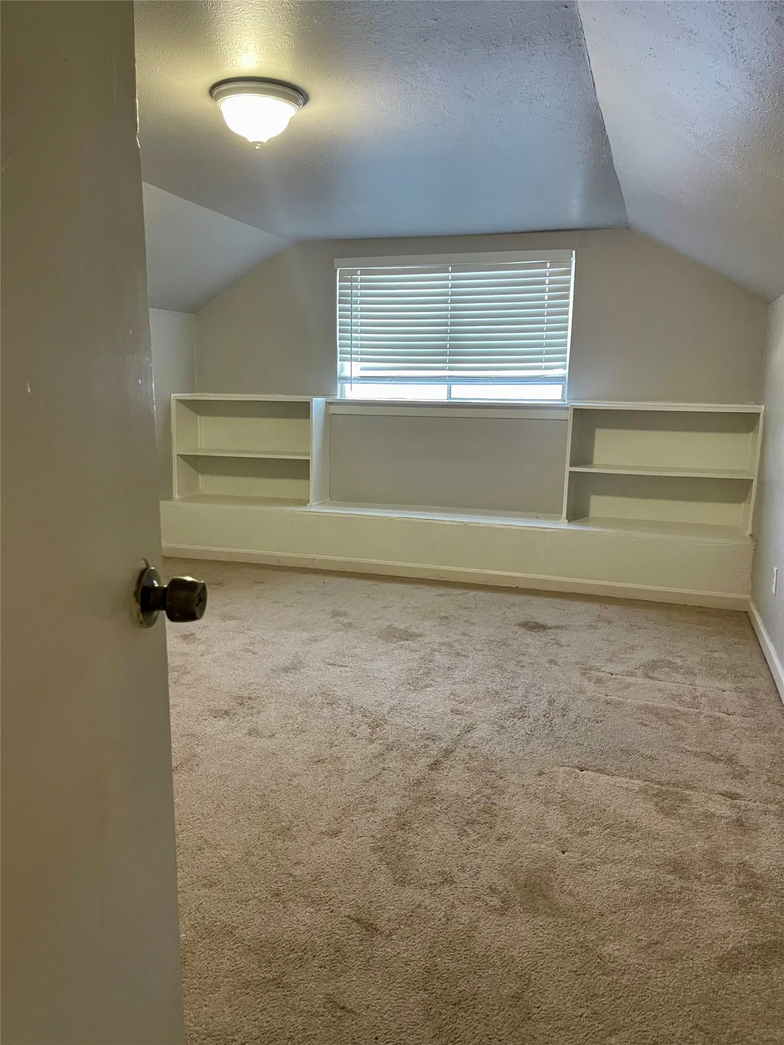Single Family Residence For Sale in Tarrant County , 6912 Heritage Lane, Fort Worth, Texas 76134, 5 Bedroom, 2 Bathroom, 2 Garage spaces, 2,362 Sqft, built in 1959, mls#21364428, Real Estate Agent in Fort Worth, Homes For Sale in Tarrant county, Homes For Sale in Fort Worth, Realtor in Fort Worth Texas, Real Estate Brokerage Independent Realty Texas, Luminita Cordes Realtor