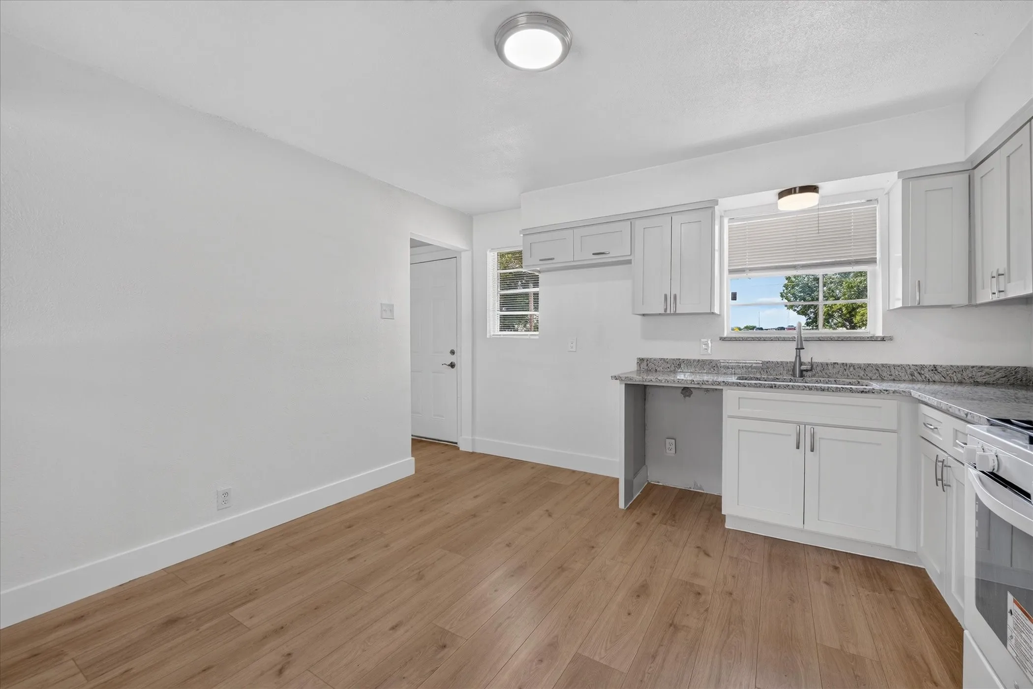 Single Family Residence For Sale in Dallas County , 2335 Loyce Drive, Mesquite, Texas 75149, 3 Bedroom, 1 Bathroom, Garage spaces, 1,219 Sqft, built in 1954, mls#21365681, Real Estate Agent in Mesquite, Homes For Sale in Dallas county, Homes For Sale in Mesquite, Realtor in Mesquite Texas, Real Estate Brokerage Independent Realty Texas, Luminita Cordes Realtor