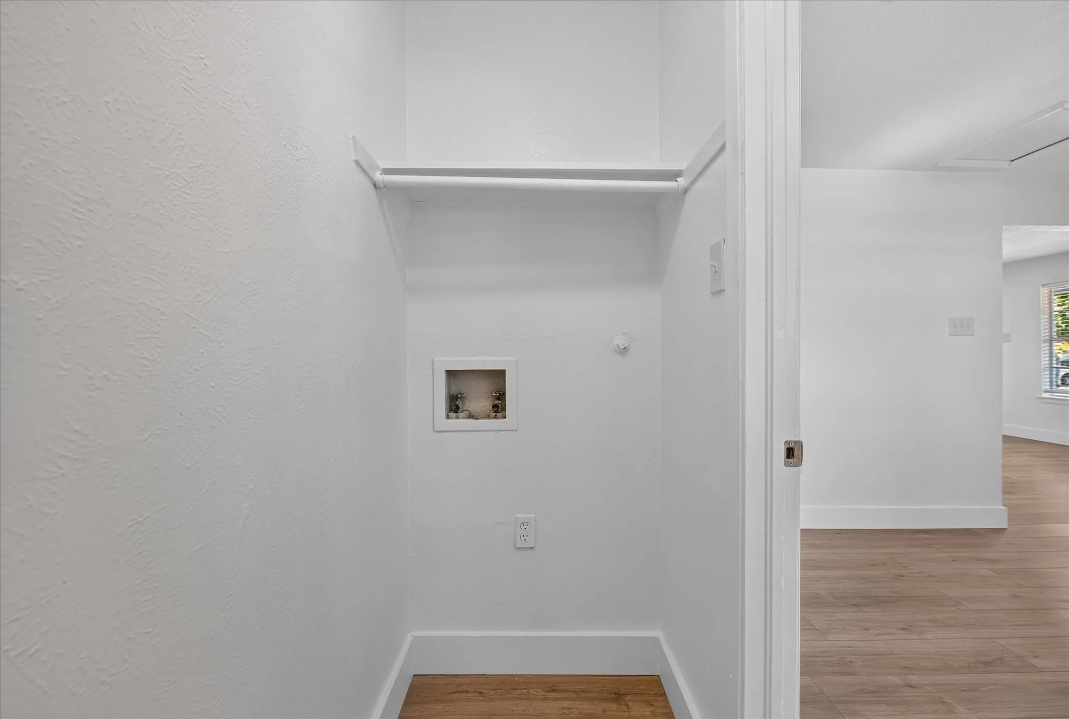 Single Family Residence For Sale in Dallas County , 2335 Loyce Drive, Mesquite, Texas 75149, 3 Bedroom, 1 Bathroom, Garage spaces, 1,219 Sqft, built in 1954, mls#21365681, Real Estate Agent in Mesquite, Homes For Sale in Dallas county, Homes For Sale in Mesquite, Realtor in Mesquite Texas, Real Estate Brokerage Independent Realty Texas, Luminita Cordes Realtor