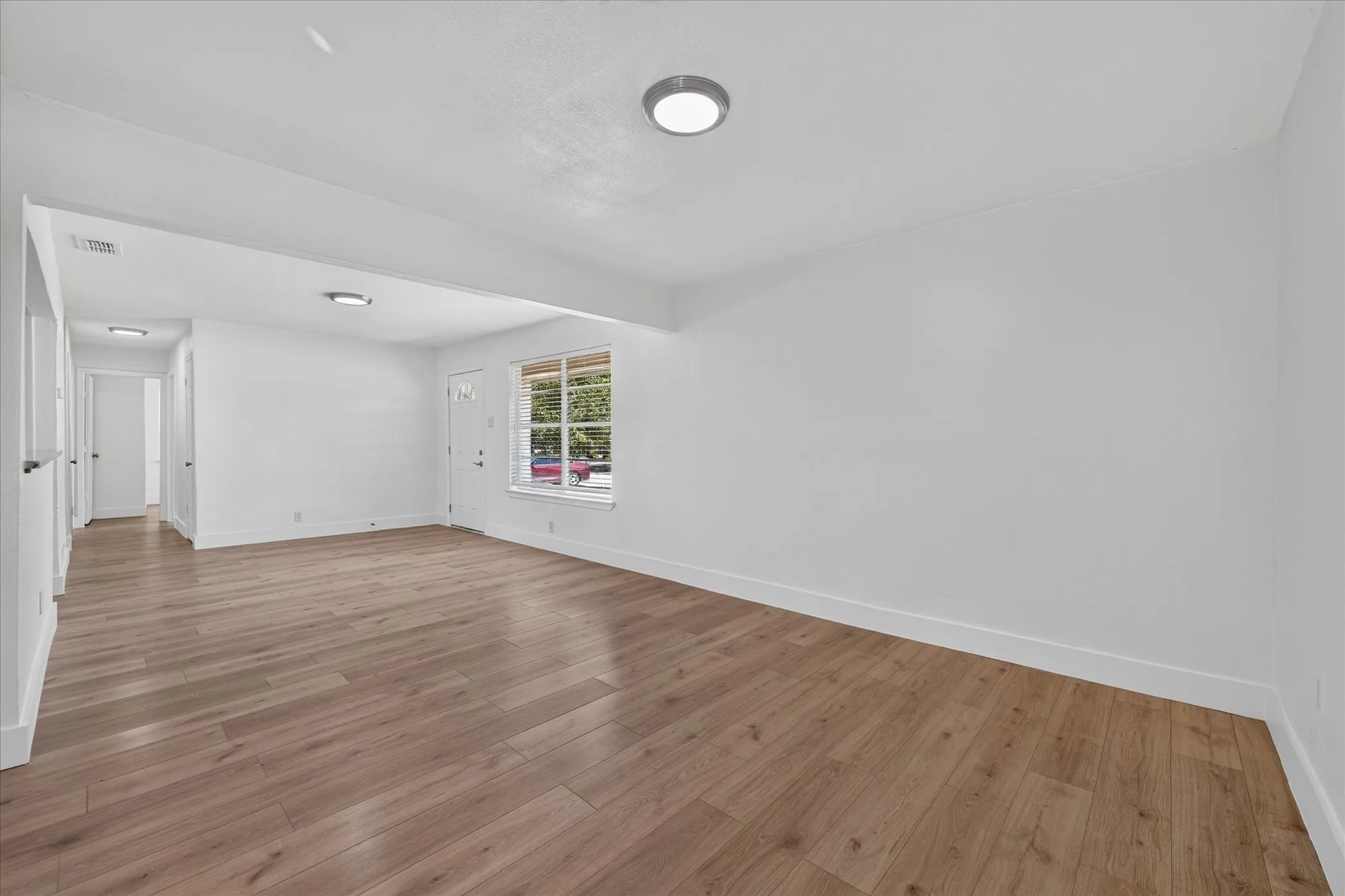 Single Family Residence For Sale in Dallas County , 2335 Loyce Drive, Mesquite, Texas 75149, 3 Bedroom, 1 Bathroom, Garage spaces, 1,219 Sqft, built in 1954, mls#21365681, Real Estate Agent in Mesquite, Homes For Sale in Dallas county, Homes For Sale in Mesquite, Realtor in Mesquite Texas, Real Estate Brokerage Independent Realty Texas, Luminita Cordes Realtor