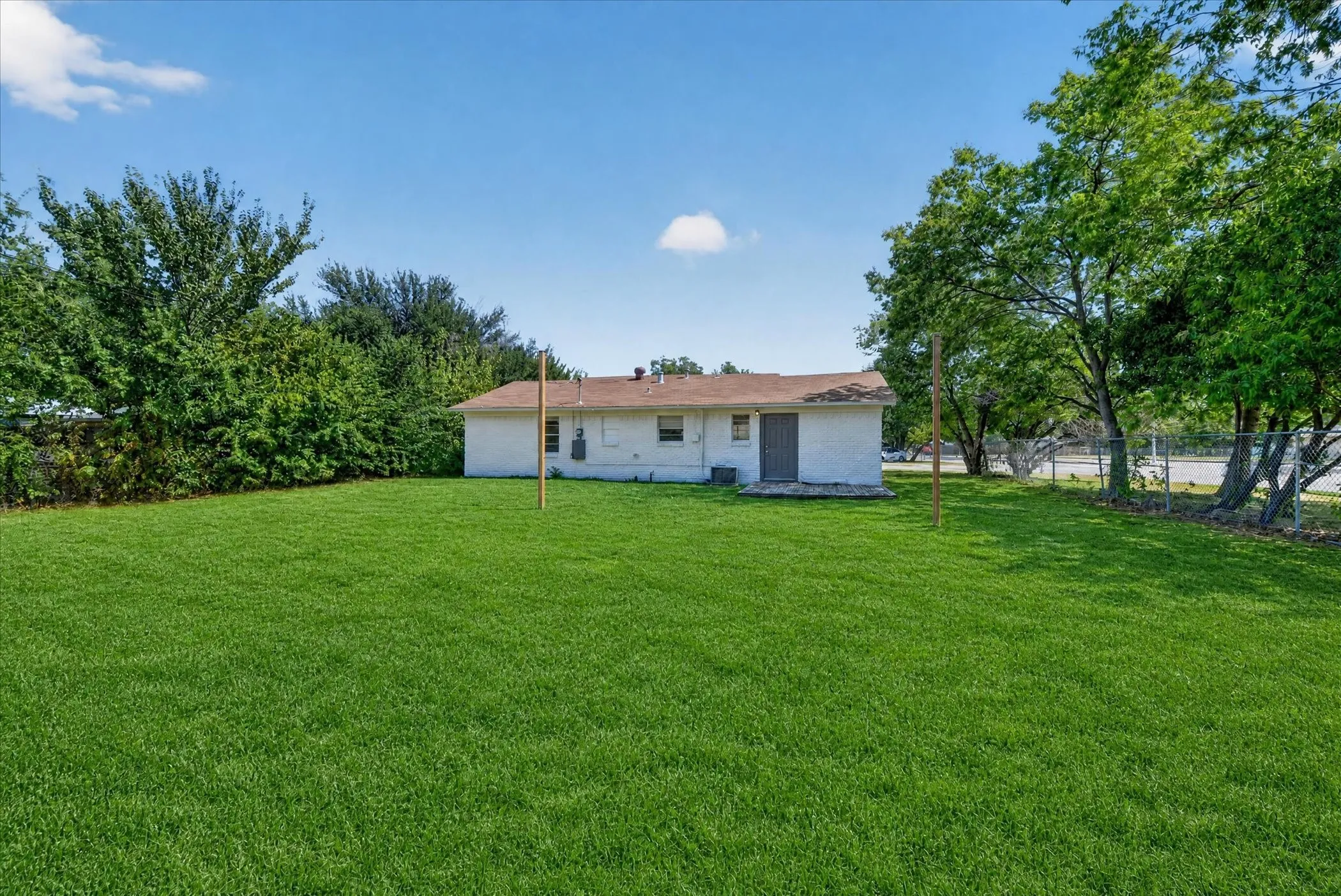 Single Family Residence For Sale in Dallas County , 2335 Loyce Drive, Mesquite, Texas 75149, 3 Bedroom, 1 Bathroom, Garage spaces, 1,219 Sqft, built in 1954, mls#21365681, Real Estate Agent in Mesquite, Homes For Sale in Dallas county, Homes For Sale in Mesquite, Realtor in Mesquite Texas, Real Estate Brokerage Independent Realty Texas, Luminita Cordes Realtor